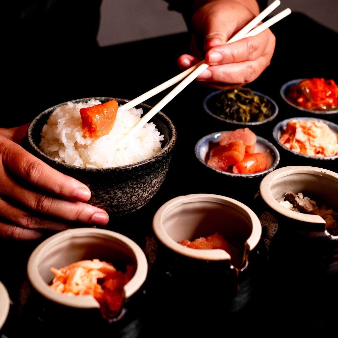 ขอขอบคุณทุกท่านที่อุดหนุน Kamui Hokkaido Dining อย่างต่อเนื่อง ตั้งแต่เดือนนี้เป็นต้นไป เราขอเสนอเมนูใหม่ “บุฟเฟ่ต์เครื่องเคียง” อิ่มอร่อยได้ไม่อั้นกับเมนูเมนไทโกะยอดนิยม ปลาแซลมอนฉีกรสชาติกลมกล่อม...