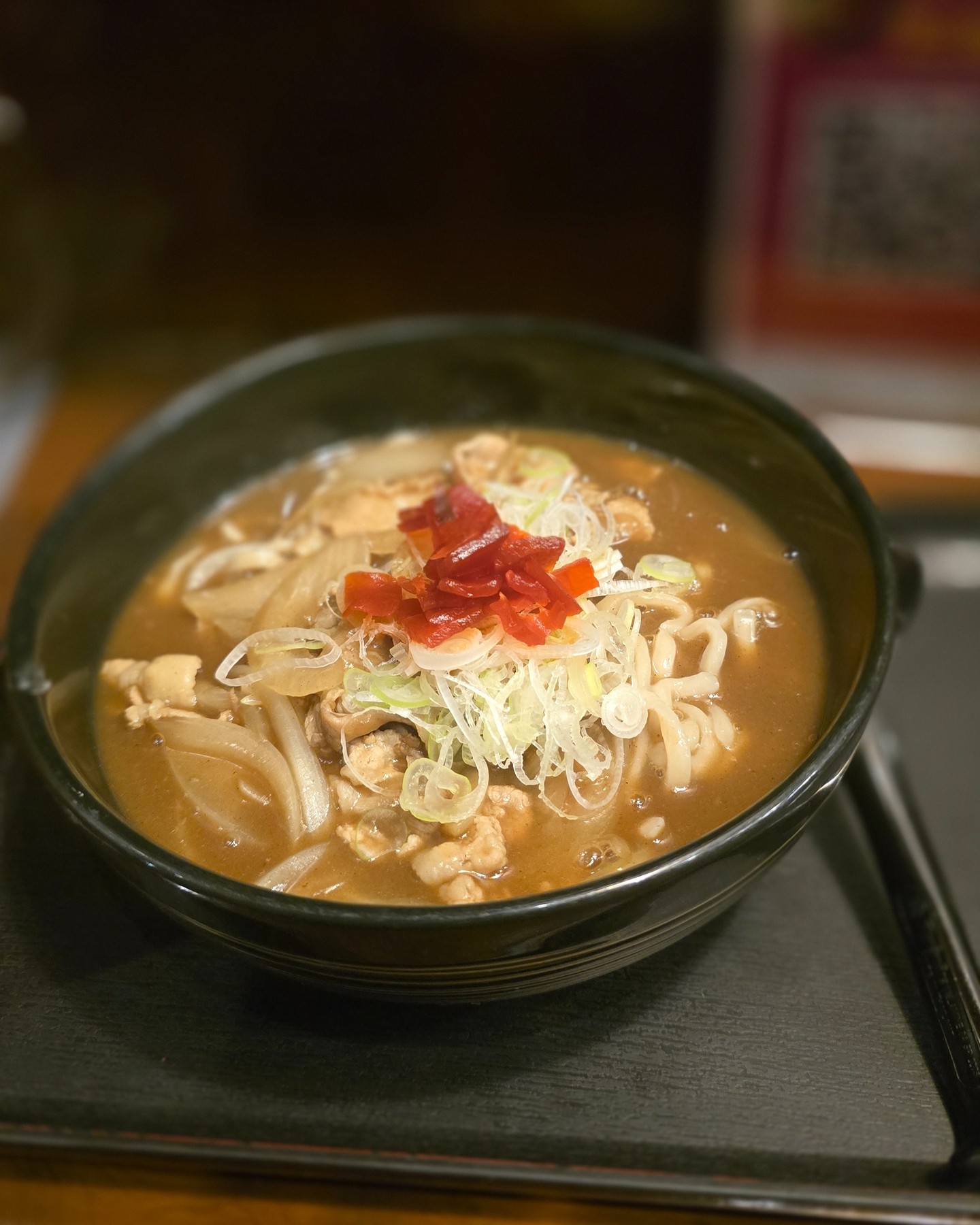 🌟絶品ラーメンで心温まるひとときを🍜 カレー好き必見！当店の「カレーらーめん」は、わずか229バーツでお楽しみいただけます。このお値段で、この味！と驚かれること間違いなしです。和風だしが効いたスープは、香ばしいカレーの香りと深い味わいが特徴です。 さらに、スープによく絡む太麺が、満足感をアップさせます。ランチタイムやディナータイムに、ぜひ一度お試しください。リピーター続出中の人気メニューです。日本の味とタイのエッセンスが見事に融合した、カレーらーめんをぜひ、ご賞味あれ！ 皆様のご来店を心よりお待ちしております。次の食事はここで決まり！是非、あなただけのラーメン体験をしに来てください！ #カレーらーめん #和風だし #太麺 #スパイシー #ラーメン好きな人と繋がりたい #ラーメン...