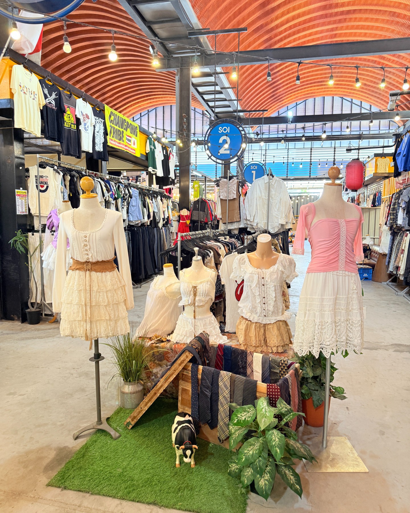 🌟 โกดังเสื้อผ้าญี่ปุ่นมือสองที่ใหญ่ที่สุดในสมุทรปราการ พร้อมการขายสุดอลังการ! 👜 ไม่ว่าคุณจะชอบซื้อเป็นชิ้นหรือขายชั่งกิโล ก็เริ่มต้นแค่กิโลละ 300 บาทเท่านั้น! 🎉 พลาดไม่ได้กับของใหม่ที่เปิดทุกวันเสาร์...