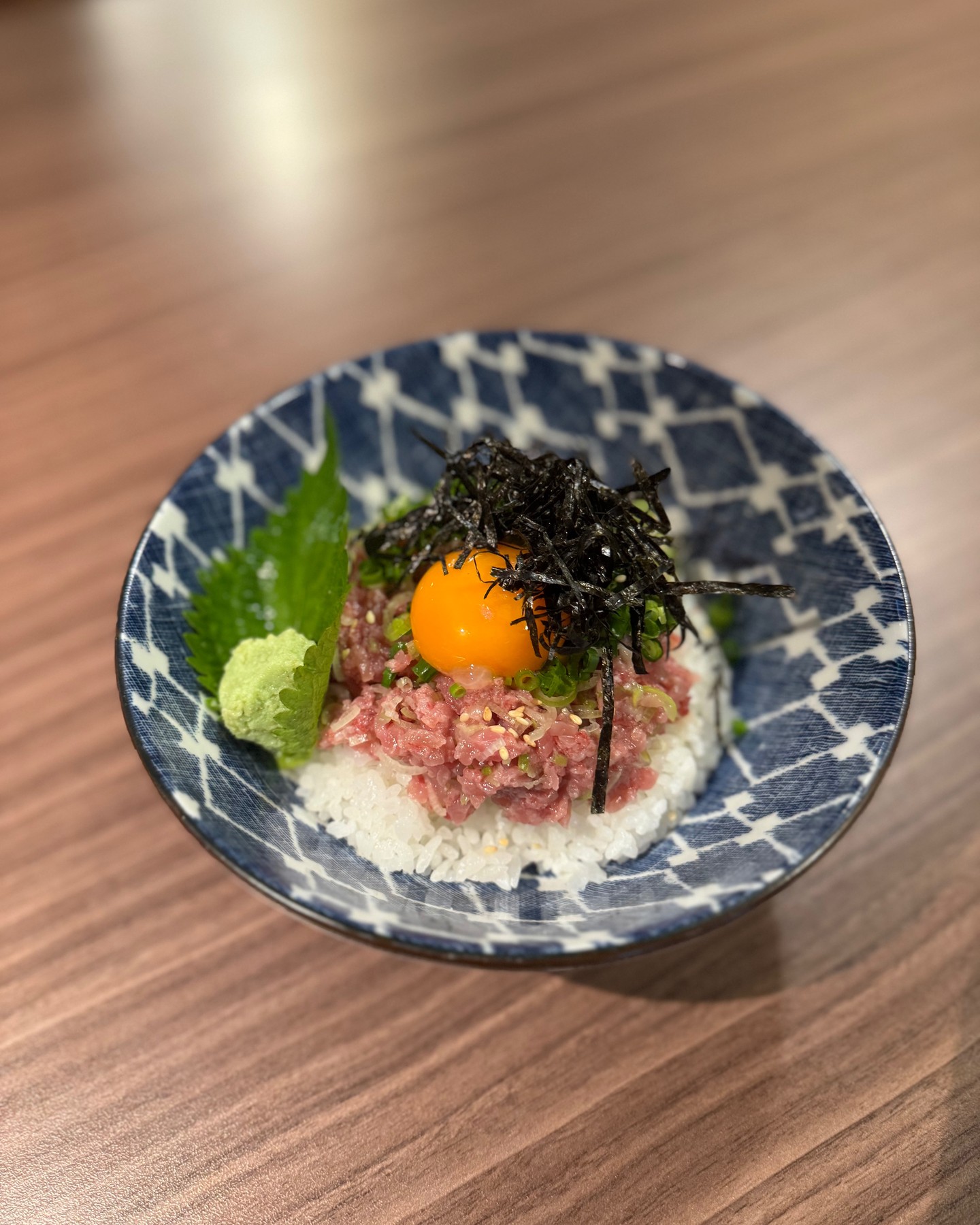 ✨ 居酒屋ばんばんで「知多牛ネギトロ丼」をお楽しみください！新鮮な生の知多牛を使用したこの絶品丼は、一度味わえば病みつきになること間違いなしです🌟知多牛のお肉が、ネギの風味と絶妙に絡み合い、至福のひとときをお届けします😊✨ご家族やご友人と一緒に、ぜひとも当店の特製ネギトロ丼をお試しください。皆様のご来店を心よりお待ちしております！お腹も心も満たされる逸品を、お楽しみいただけますように🍀✨ ✨ Enjoy our "Chita Beef Negitoro Rice Bowl"...