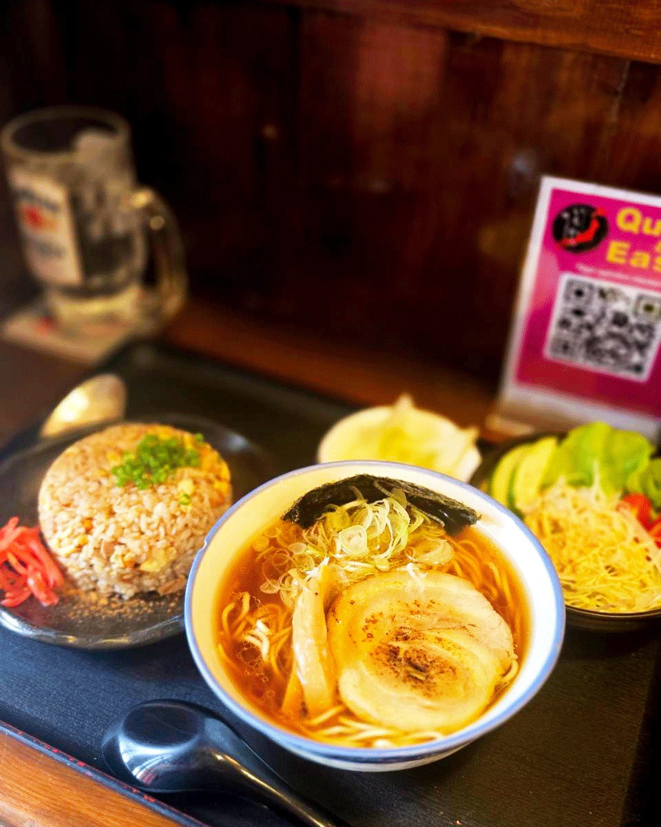🍜✨本日もご来店ありがとうございます！お昼の時間をもっと特別にするランチセットをご紹介します🌈😋なんとこちらのセット、たったの199バーツで楽しめます！🎉 セット内容は、なつかしの醤油らーめん（Sサイズ）🍜、風味豊かなチャーハン（Sサイズ）🥢、新鮮なサラダ🥗に日替わりの付け合わせ🍤がついて、この価格はまさにお得です！😍✨食材のクオリティにもこだわり、心を込めて作っています💯 皆様のご来店をお待ちしております！ランチタイムにぜひ、我が店のラーメンとともに幸せなひとときをお楽しみください✨🍽️ #ラーメン好き #お得ランチ #バンコクグルメ #BKK食べ歩き #食べるの大好き #バーツでお得 #ラーメン日和...