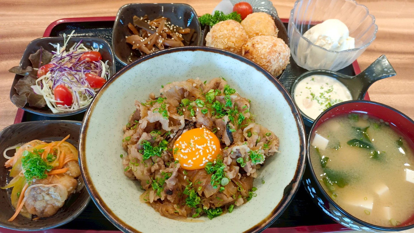 🥢 เซ็ตเมนูกลางวันที่คุณไม่ควรพลาด! 😍 ที่ร้าน En Khonkaen ทุกวันเสาร์-อาทิตย์ 11.30-14.30 พร้อมให้บริการทุกท่านแล้ววันนี้กับเมนูเซ็ตสุดคุ้ม "2...