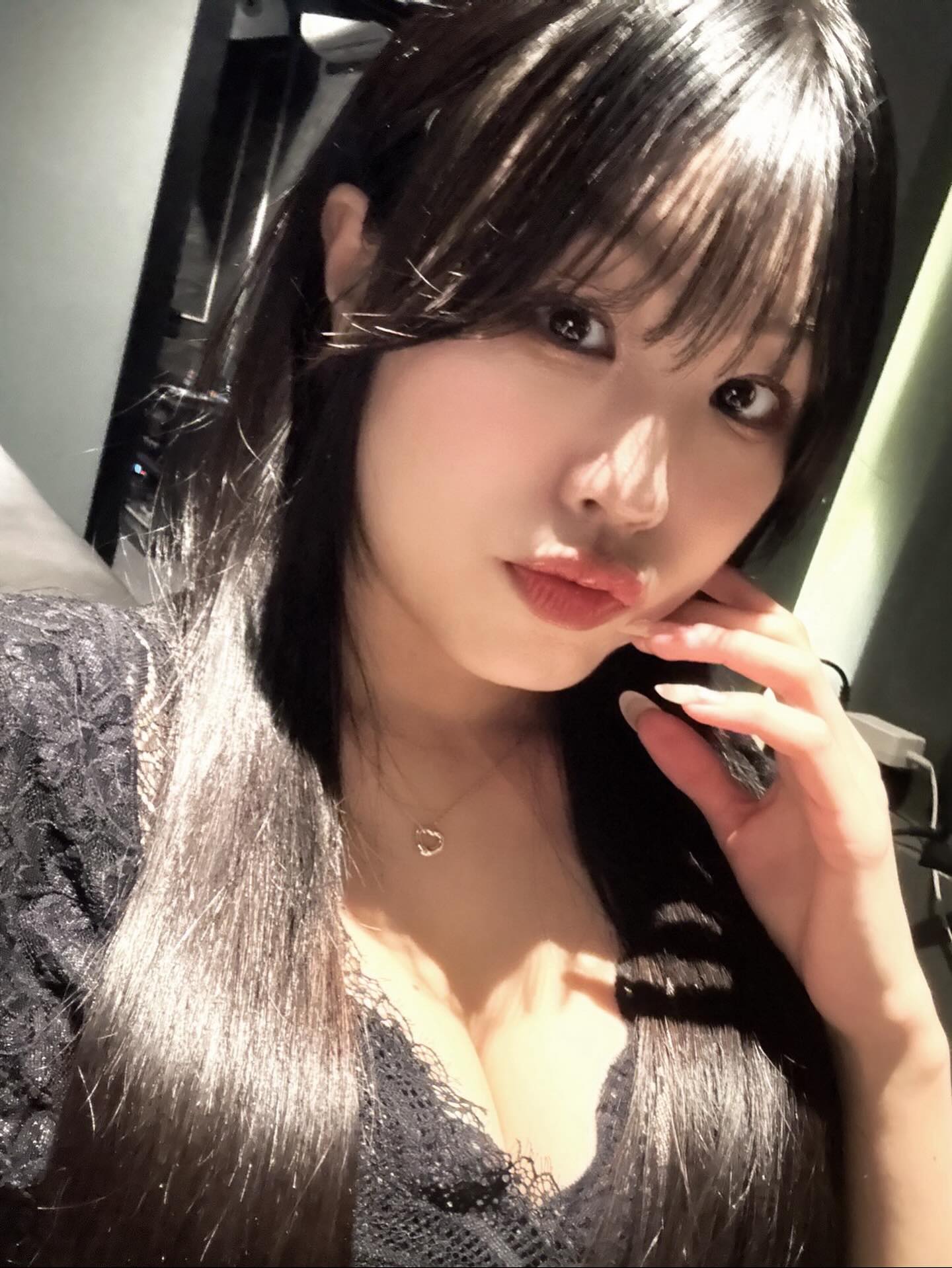 sena chan 今日からONEのマネージャーさんです👧🤍 よろしくお願いします✨ #ラウンジワン #バンコク美女 #バンコクラウンジ#バンコクバー　#トンローラウンジ #トンローバー#barandloungeone