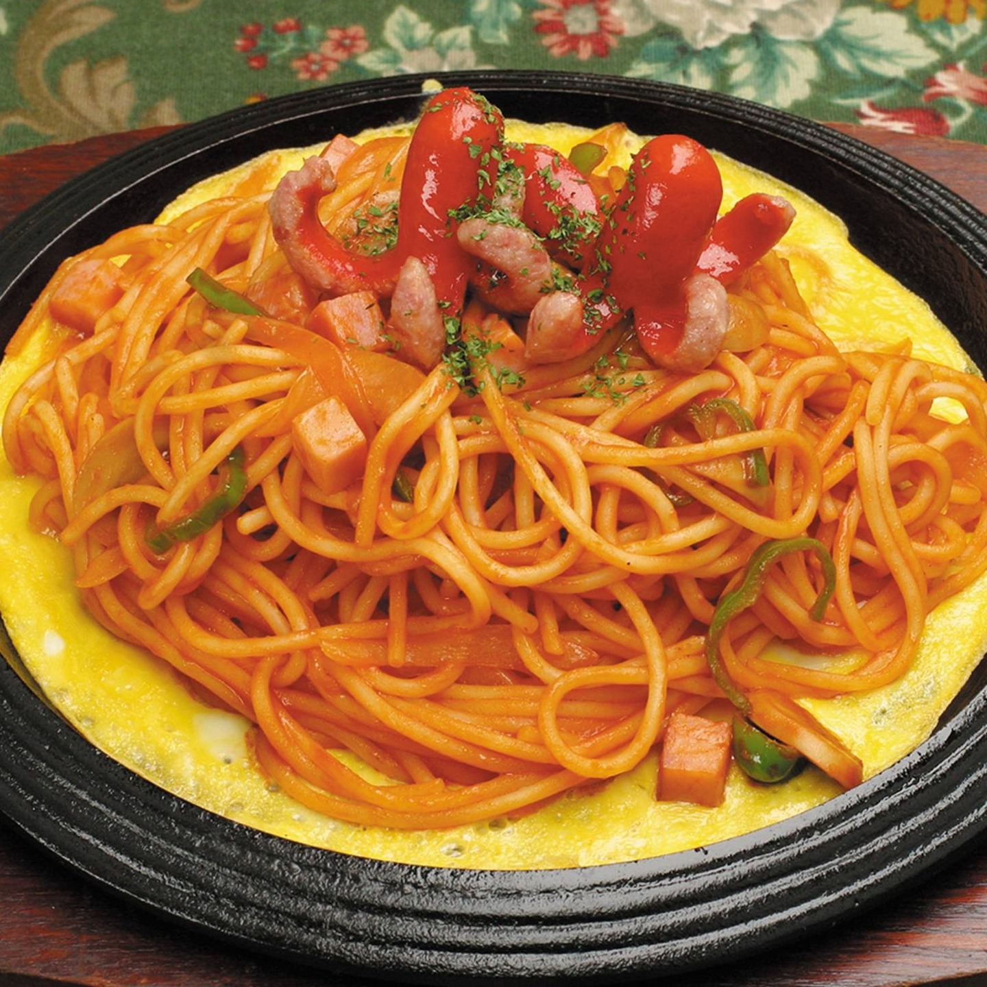 老若男女みんな大好き、スパゲティーのキング、ナポリタン。 ケチャップを炒めることで甘さとコクが増加したマメゾンのナポリタン。 ぜひご賞味ください。 #マメゾン #タイ #エカマイ #トンロー #バンコク #ドンキーモール #洋食...