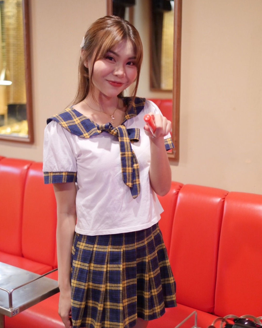 土曜の夜は、 仲間と語り合いながら飲むお酒が格別😚 カラオケバーNo.19では、 ゆったりとした空間でカラオケ🎤 も楽しめるから、 気分に合わせて盛り上がることもできます❣️ バンコク・プロンポンで最高の週末を。 📍住所：12/10 Soi Sukhumvit...