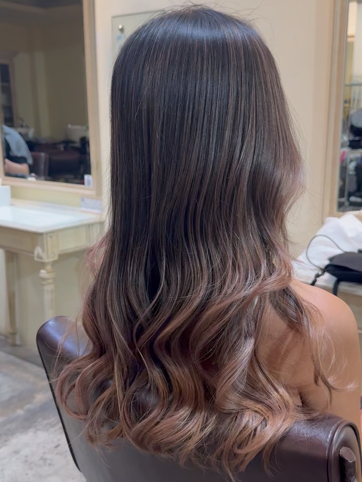 Hi! We’re dear hair design Sukhumvit 39 Balayage style ✨...