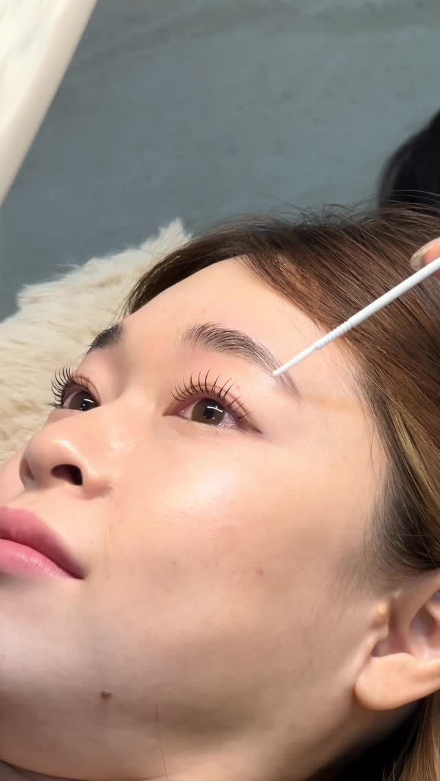 眉毛迷子さん必見👀✨ パーマとワックスでデザインするから 毎朝のメイクがぐっとラクに💄 まつげはペッタカールでナチュラル可愛い目元に💓 トータルで「垢抜けフェイス」に変身しませんか？🥰 สำหรับใครที่ยังไม่มั่นใจเรื่องคิ้ว👀✨ ออกแบบคิ้วด้วยการดัดและแว็กซ์ แต่งหน้าง่ายขึ้นทุกเช้า 💄 ขนตาใช้...
