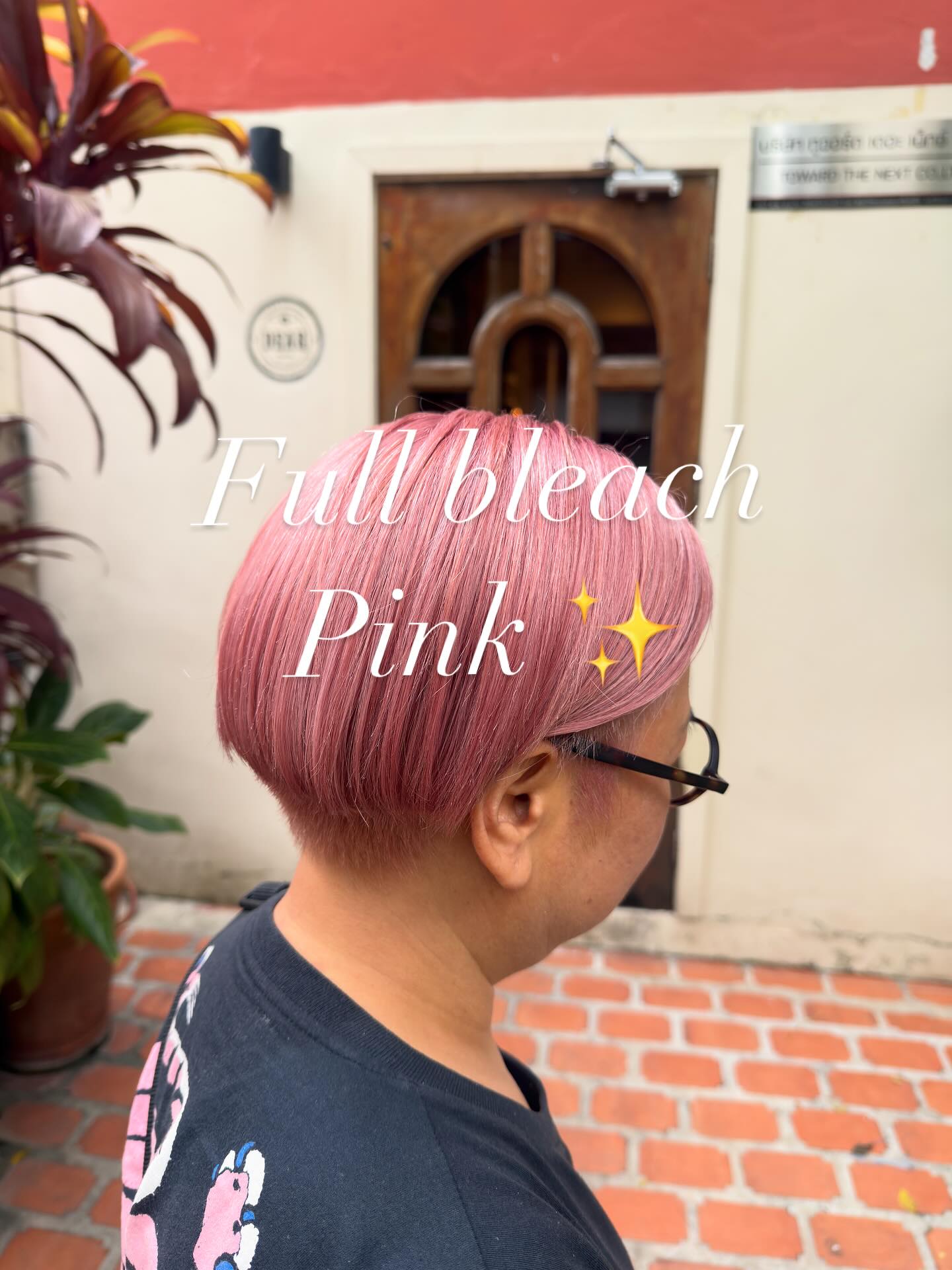 Hi! We’re dear hair design Sukhumvit 39 Full bleach style...