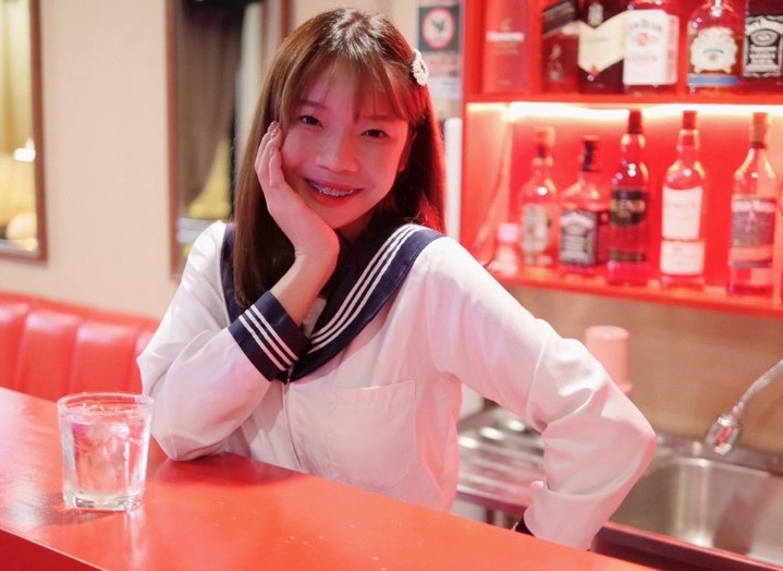 週末の始まりは、 やっぱりNo.19で❣️ プロンポンの中心で、美味しいお酒とカラオケ、 そして温かいおもてなしであなたをお迎えします。 バンコクの夜を最高の形でスタートさせましょう🍻 📍住所：12/10 Soi Sukhumvit 26, Khlong...