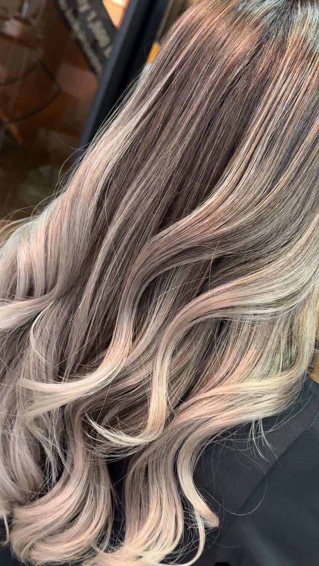 ✨สำหรับโทน Summer & Winter ✨ สไตล์ที่เหมาะคือ White Balayage 🤍❄️🌊 ช่วยเพิ่มความใส...