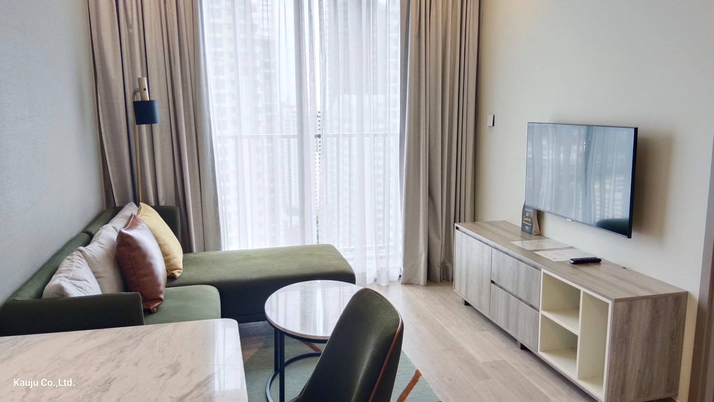 スクンビット24の中心部に位置するStaybridge Suites Sukhumvitは、ビジネスや観光に最適な宿泊施設として知られています。🍽️ 朝食付きのスタジオタイプから2ベッドルームまでのユニットは、シンプルながらも洗練されたデザインで、快適な滞在をお約束します。🐾 ペット同伴可能なサービスアパートは珍しく、大切な家族の一員であるペットとも一緒にお過ごしいただけます。 🌊 施設内にはプールやジムに加え、リラックスできる大浴場、そして広々としたワーキングスペースが備わっており、ビジネスの生産性も向上します。🏢 おしゃれで便利な立地を誇るこの宿泊施設で、バンコクの魅力を存分に楽しんでください。 #スクンビット24 #StaybridgeSuites...
