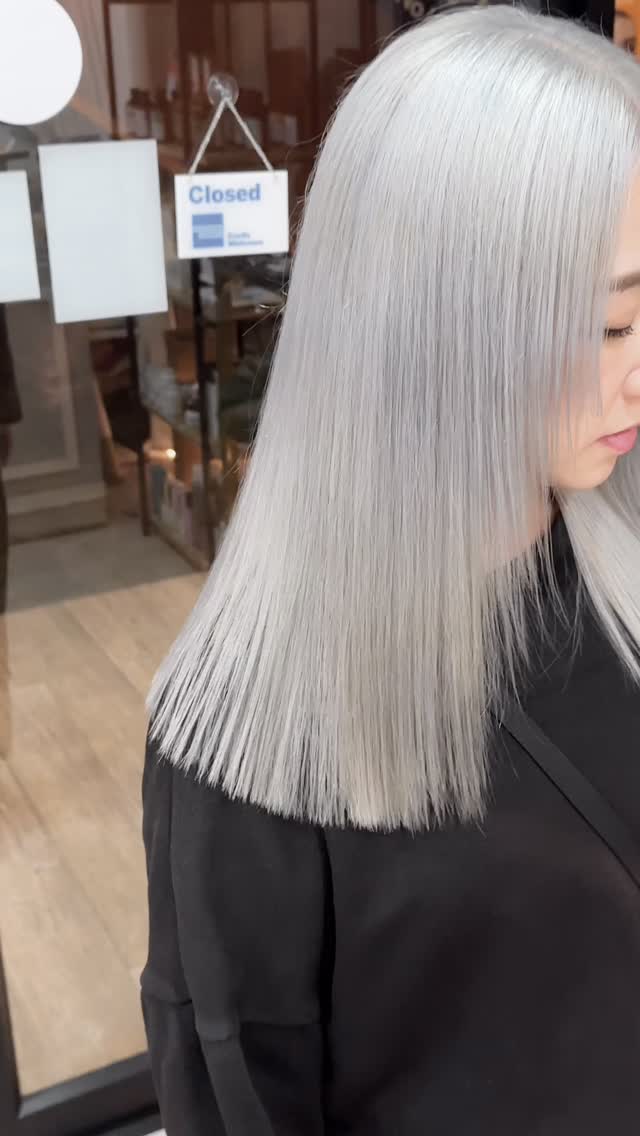 ✨สำหรับโทน Winter ✨ สีที่เหมาะที่สุดคือ White Bleach ❄️🤍 ช่วยขับลุคให้ดูคูล มีเสน่ห์ และดูหรูหรามากขึ้น...
