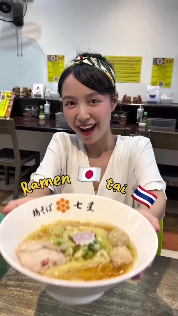 สวัสดี! 🍜✨ ยินดีต้อนรับสู่โทริโซบะนานาเสะ ราเมนไก่ไพตันต้นตำรับในซอยสุขุมวิท 71! 🌟 ราเมนของเรามุ่งมั่นที่จะเป็นรสชาติที่ทุกคนจะต้องหลงรัก! เพียงชามละ 150 บาท...