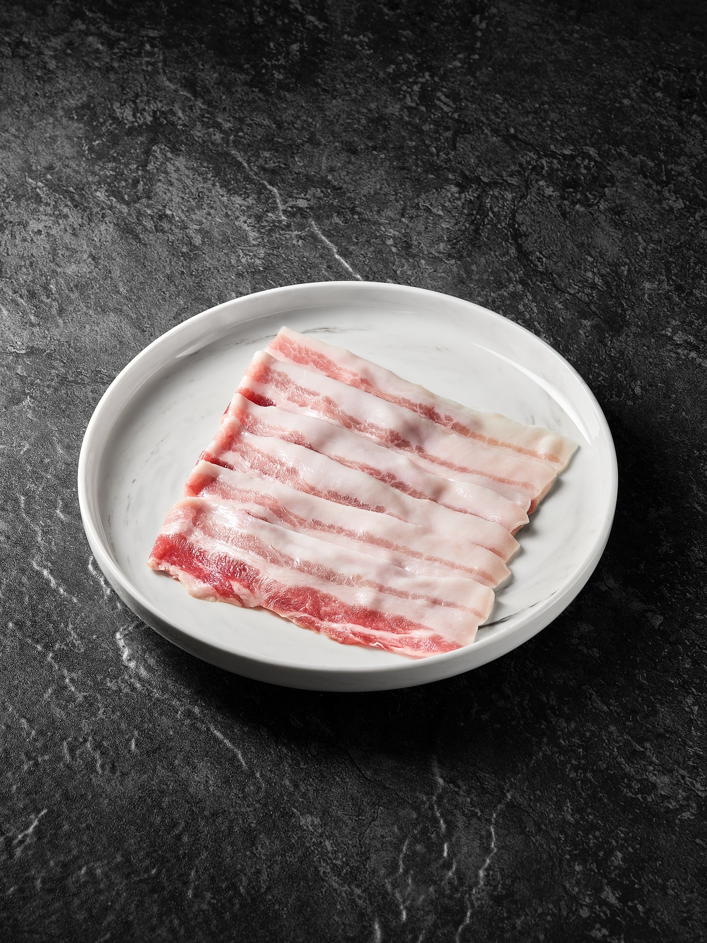 🥓 Buta Bara – Pork Belly
Rich layers of juicy pork belly,
grilled until golden and crispy on the outside, tender inside.
Best enjoyed with a squeeze of lemon or a touch of yakiniku sauce—
the true classic flavor of Japanese BBQ.