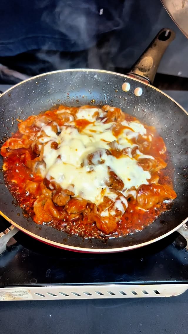 ・ ヤンニョムポークチーズ🧀🐷 Location: 6, 5 Soi Phrom Si 1, Khlong...
