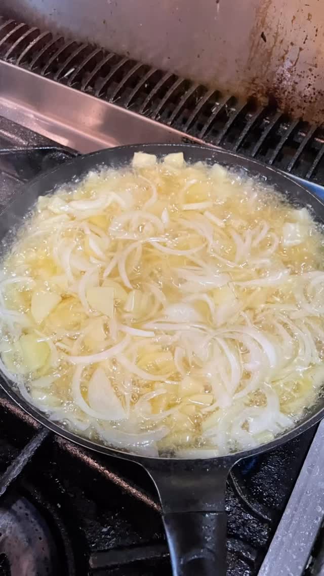 “Japoloco’s most popular tortilla, made with time and care.”

“Japoloco’s most popular tortilla, made with time and care.”

	•	#SpanishOmelette
	•	#TortillaTime
	•	#MadeWithLove
	•	#FoodieFavorites
	•	#SlowFood