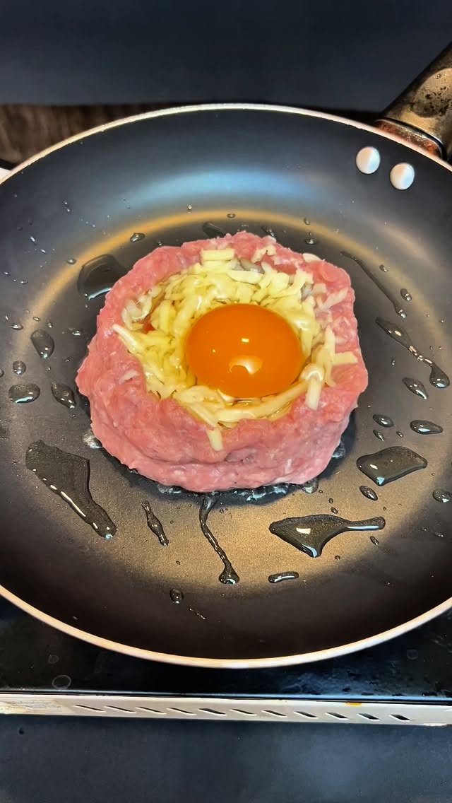 ・ 火山ハンバーグ🍅🍳 Location: 6, 5 Soi Phrom Si 1, Khlong...