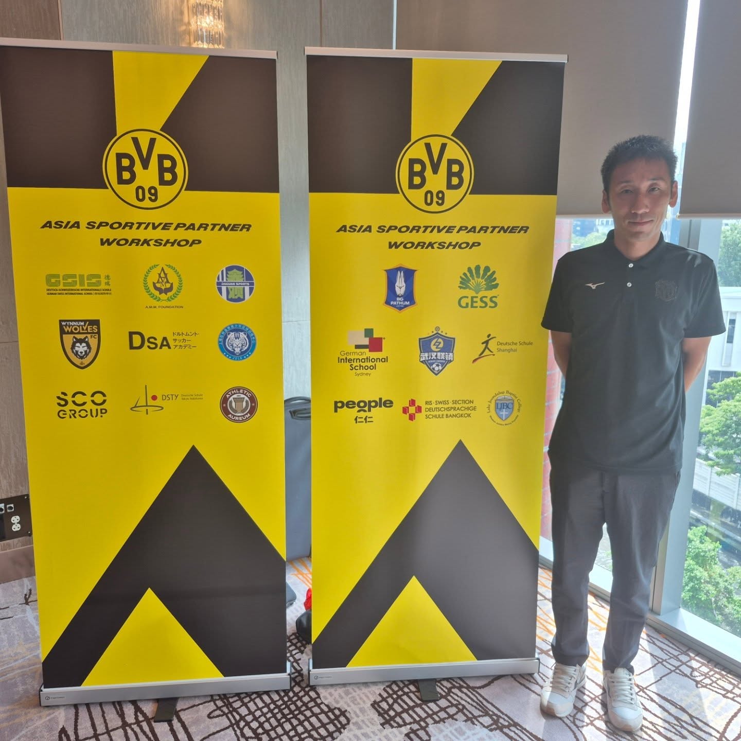 【BVB Sportive Partner Workshop ASIA】
9/13(金)~9/14(土)に🇩🇪ドルトムントのworkshopに参加しました。⁡
⁡@bvb09

数多くの優秀な選手を輩出し続けているクラブの育成理念など、貴重な学びを提供頂きました。
セレッソ大阪も「育成クラブ」として、選手と指導者の育成に重点を置いています。

世界のサッカーが、よりグローバルになり、より若い年齢から活躍する事がもとめられている中で、philosophyやconcept、playerへのアプローチ方法など、非常に学びの多い時間となりました。

#セレッソ大阪 #セレッソ大阪バンコク校 #サッカー #タイ #バンコク #バンコク在住 #バンコク生活 #バンコク子育て #サッカースクール #初心者大歓迎 #海外サッカー #タイ駐在 #タイ生活 #thailand #bangkok #cerezo #cerezoosaka #followｍe #football #止める蹴る