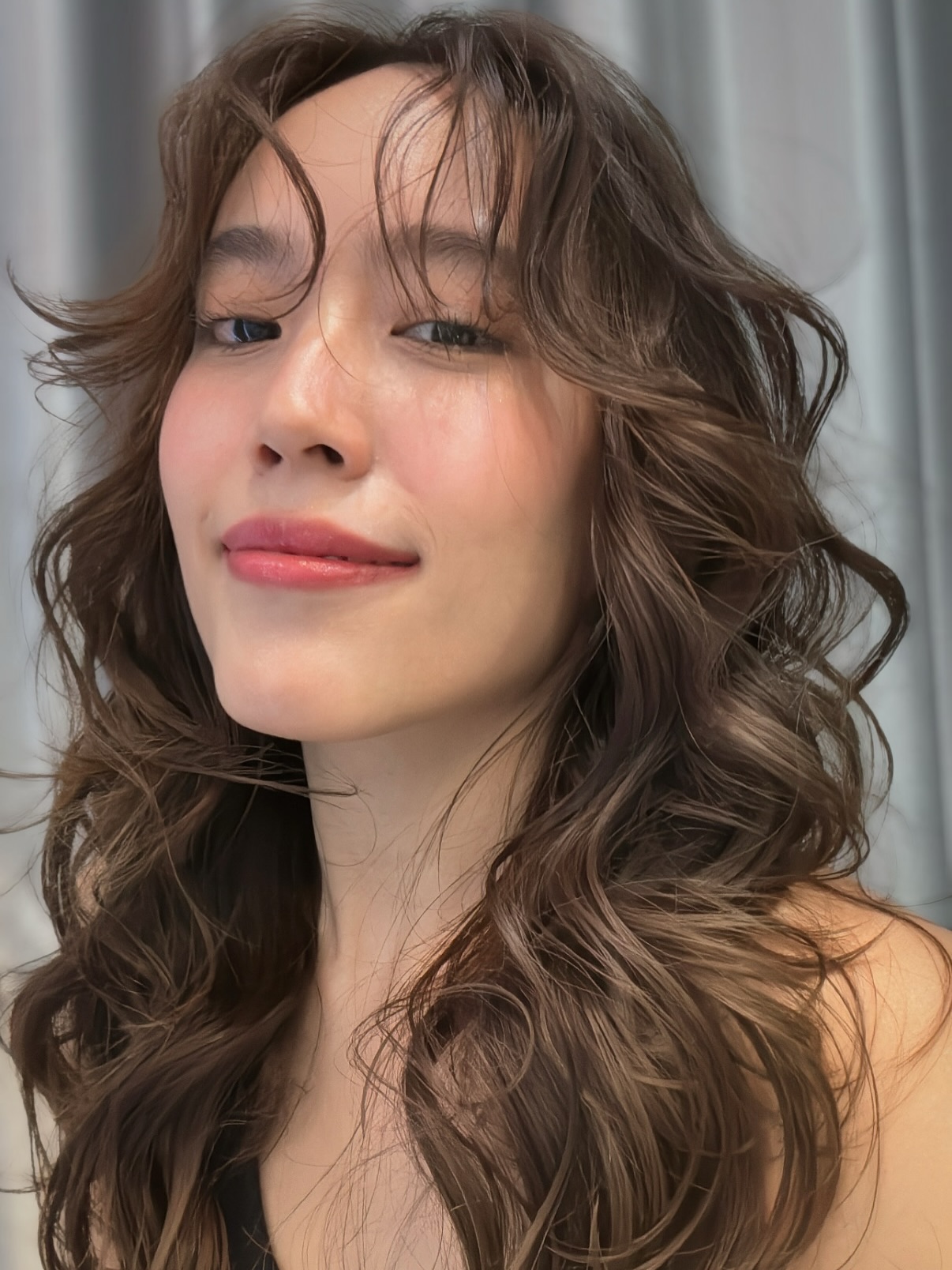 ลอนใหญ่สบาย ๆ ดูเป็นธรรมชาติ 💫 เสน่ห์แบบไม่ต้องพยายาม ก็สวยได้ 🎨 Akiendo ไม่ได้แค่ถูกเลือกเพราะราคา… แต่เพราะคุณค่าในทุกบริการ...