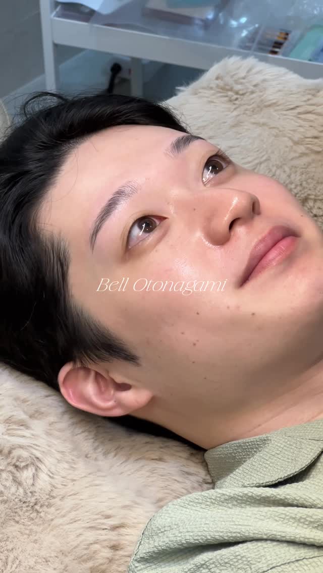 眉を少し変えるだけで、顔全体の印象は大きく変わります✨ ナチュラルに仕上げながらも、しっかり垢抜け。 お客様それぞれの骨格・好みに合わせたデザインをご提案しています💫 เพียงแค่ปรับทรงคิ้วนิดเดียว ก็ทำให้ภาพลักษณ์ดูดีขึ้นได้ทันที✨ ออกแบบให้ดูเป็นธรรมชาติ แต่ช่วยให้ดูหล่อ เท่ และดูมีเสน่ห์มากขึ้น💫 ดีไซน์ตามโครงหน้าและสไตล์ของแต่ละคนครับ...