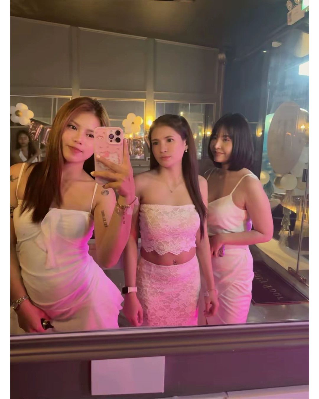 こんばんは💕✨ 本日はTWENTY FOUR 3周年イベント2日目です㊗️👯‍♂️🥂 イベント期間中は ・ボトル50%OFF🍾 ・お会計金額に応じてクーポン進呈🎁 ・ダンサーRANDYさんとDJ Juicyさんによる特別ショー👯‍♂️🎧 お得に楽しみながらお祝いしにきてください🥹✨...