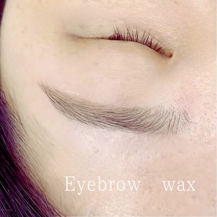 眉毛は印象を大きく変える重要なパーツです🧩 眉ワックスで、スッキリとした理想の眉に仕上げてみませんか？ カミソリやシェーバーのご使用はお控えください！ 施術後はしっかりと保湿をし、UVケアを忘れずに☀️ 一人ひとりの骨格や雰囲気に合わせた眉デザインをご提案致します。 皆様のお越しを心よりお待ちしております🌿 Eyebrows are an important...