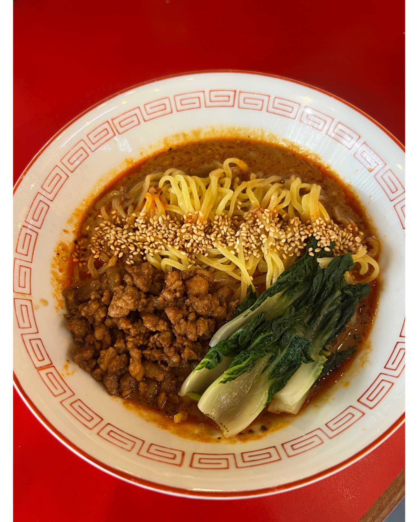 こんにちは、ラーメン好きの皆さん🍜！10月になり、心もお腹もワクワクする季節がやってきましたね🍂。そこで、私たちからの特別なお知らせ！🍜✨ なんと、期間限定「冷やし坦々麺」が登場しました！1日たったの3食限定🌟。まろやかな味わいとピリ辛の刺激が、あなたの味覚をとろけさせます🔥。そして、もし「もうちょっと辛さが欲しいな」と感じたら、卓上のラー油があなたを待っていますよ🌶️。 この絶品冷やし麺、何度でも食べたくなること間違いなし！😉ぜひ、一度はお試しください。スタッフ一同、この秋も皆さまとお会いできるのを心より楽しみにしています💖。 今週もたくさんの笑顔と共に、お待ちしております🙌✨。 สวัสดีคนรักราเมง! 🍜! เดือนตุลาคมมาถึงแล้ว ฤดูกาลแห่งความตื่นเต้นทั้งหัวใจและท้อง 🍂 เรามีประกาศพิเศษ!...