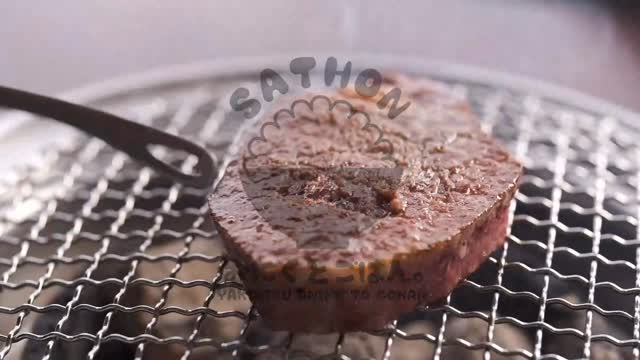 อิรัชชัยมาเสะ สวัสดีครับ 😀
📍Oniku Sathon นราธิวาสราชนครินทร์ 10 แยก 4 
บรรยากาศสบาย มี 2 ชั้น และมีลานจอดรถรองรับลูกค้า 2 ลานฟรี
ปิ้งย่างรสชาติเข้มข้นโดยเจ้าของคนญี่ปุ่น ใช้ข้าวและวากิวนำเข้าจากญี่ปุ่น 🇯🇵

เปิดทุกวัน | Open everyday 🐮🍚
11:30-15:00 (L.O. 14:30)
17:00-23:00 (L.O. 22:30)

สำรองโต๊ะ Line: @onikusathon
หรือเร่งด่วนโทร 📞082-456-1129

#焼肉 #サトーン焼肉 #バンコク焼肉 #bangkok #travelinbangkok
#yakiniku #onikusathon #onikutogohansathon #dinnerbangkok
#sathon #thailand #อร่อย #อร่อยบอกต่อ #ปิ้งย่างญี่ปุ่น #YakinikuSpecialist #GrillSpecialist #โอะนิคุโตะโกฮังสาทร
#อาหารญี่ปุ่น #ปิ้งย่าง #สาทร #ช่องนนทรี #เซนหลุยส์ #ร้านอาหรสาทร #ร้านอาหารใกล้ฉัน #ร้านอาหารญี่ปุ่น #อร่อยบอกต่อ #japan #silom #กินไรดี #centralpark