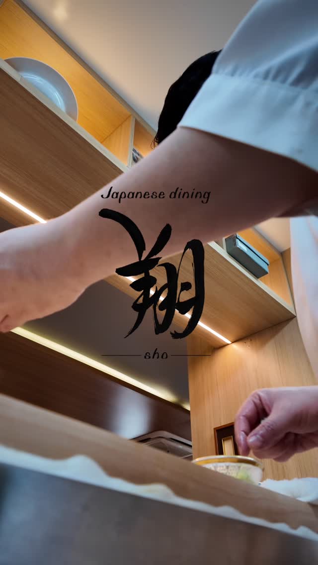 Tonight, we feature the finest Japanese ingredients, carefully selected to bring out the true flavors of Japan.
ปลาสดๆเข้าแล้ว# ยกความสดมาไว้ที่ร้านของเรา เมนูHonmaguroพร้อมเสิร์ฟแล้ววันนี้#ekkamai #fyppppppppppppppppppppppp #sushi #japanesefood #kaiseki