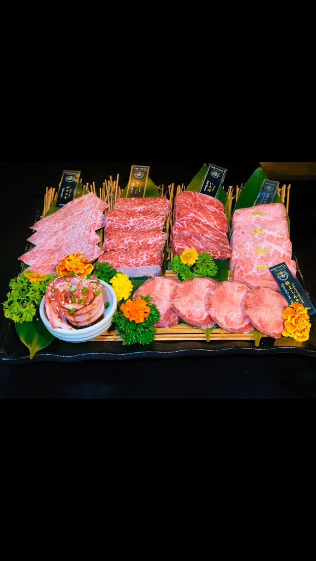 สวัสดีคุณลูกค้าที่รัก ตอนนี้ Tokyoxxx premium 23 มีโปรโมชั่นลดราคา 10% นะครับ แต่ส่วนลดมีเฉพาะลูกค้าที่จองผ่านโซเชียลมีเดีย เช่น Facebook และ IG เท่านั้น หิวเมื่อไหร่ก็แวะมา กลับบ้านอย่างมีความสุข พร้อมรับเงินเพิ่มอีก 10% ดังนั้นอย่าลืมจองโต๊ะผ่านโซเชียลมีเดียนะครับ ขอบคุณครับ 🙇🏻✨

お客様各位、Tokyoxxx premium 23では10%オフキャンペーンを実施いたします。ただし、割引はFacebookやInstagramなどのソーシャルメディアからご予約いただいたお客様限定となります。お腹を空かせてご来店いただき、お帰りの際は10%オフでお買い物をお楽しみください。ソーシャルメディアからのご予約もお忘れなく。ありがとうございます。🙇🏻

亲爱的顾客们，Tokyoxxx premium 23 现推出九折优惠。但优惠仅限通过 Facebook 和 Instagram 等社交媒体预订的顾客。饿着肚子来，开心地离开，还能多赚 10%。所以，别忘了通过社交媒体预订餐桌哦！谢谢！🥰✨
 For contact-  0825890087
#tokyox #yakiniku