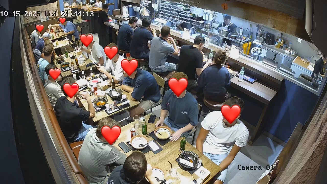 ขอบคุณลูกค้าทุกท่านที่แวะมาอุดหนุนในคืนนี้ครับ 🍜
บรรยากาศอบอุ่นแบบนี้ คือแรงใจสำคัญของพวกเรา ❤️