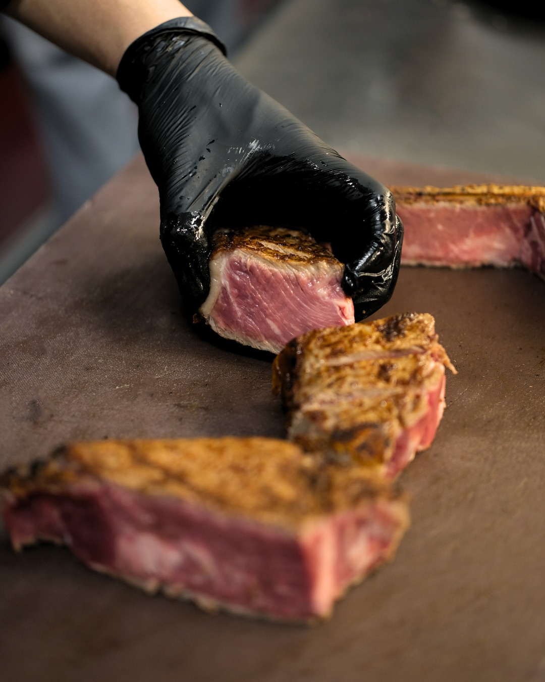 Juicy, tender, and beautifully sliced. A true showcase of USDA Prime quality, dry-aged 28 days and crafted the Wolfgang’s way.

Reservation: 064-567-2929
Mon-Sun: 11:30 AM - 11:30 PM
3rd floor, The Storeys Building, One Bangkok

#WolfgangsSteakhouseThailand