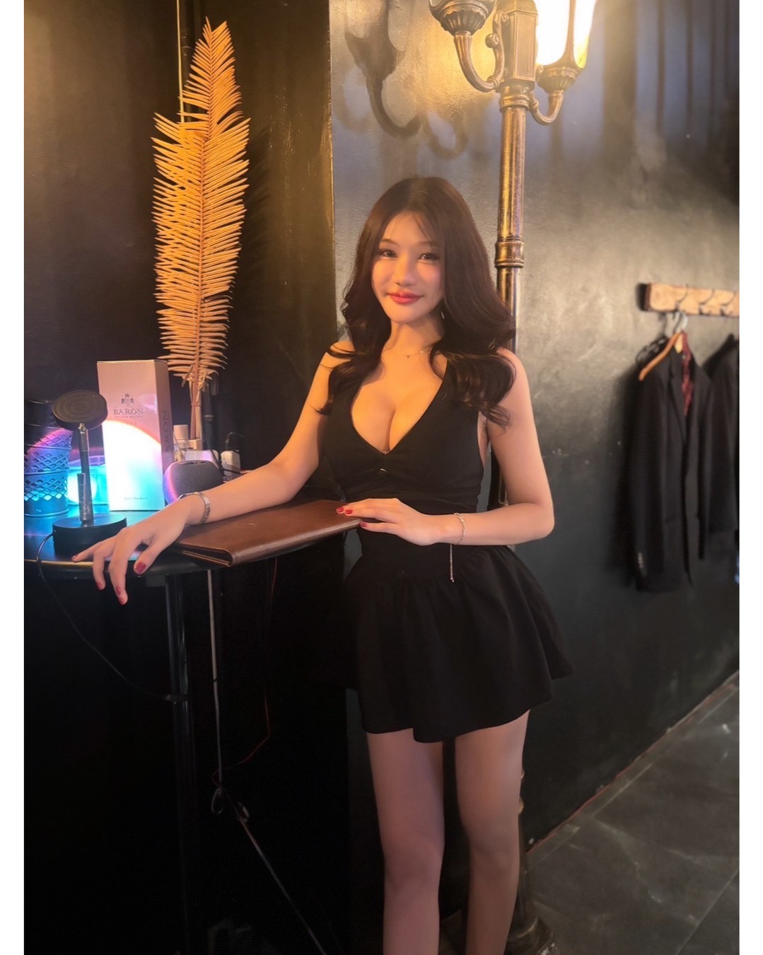 非日常を感じたい夜にはBARON。

上質なお酒と美しいキャストたちが、忘れられない時間をお届けします🍷

At BARON, let go of the ordinary and dive into elegance.

✨そして今ならもっとお得に楽しめるチャンス✨
 📣レビュー投稿キャンペーン開催中！
お店の感想を投稿すると…1セット無料 or 1,000バーツOFF✨
※写真は2枚以上の投稿をお願いします📸

🍻 Buy 1 Tequila and get 2🍻
今だけ！テキーラを1杯ご注文で、もう1杯無料に！乾杯はテキーラで決まり🍾

📍4, 24 Sukhumvit 33 Alley, Khlong Tan Nuea, Watthana, Bangkok 10110
🚉BTSプロンポン駅徒歩すぐ
🕗20:00～26:00（最終入店25:00）
📞+66802248075

#EscapeToBARON
#非日常体験
#ラグジュアリーな夜
#BangkokNightSpot 
#バンコクラウンジ女子
#インターナショナルナイト
#หรูหราและโรแมนติก
#デートにおすすめ
#夜を忘れる場所
#VIPNightBangkok
#大人の贅沢
#夜遊びプロンポン
#美女と過ごす夜