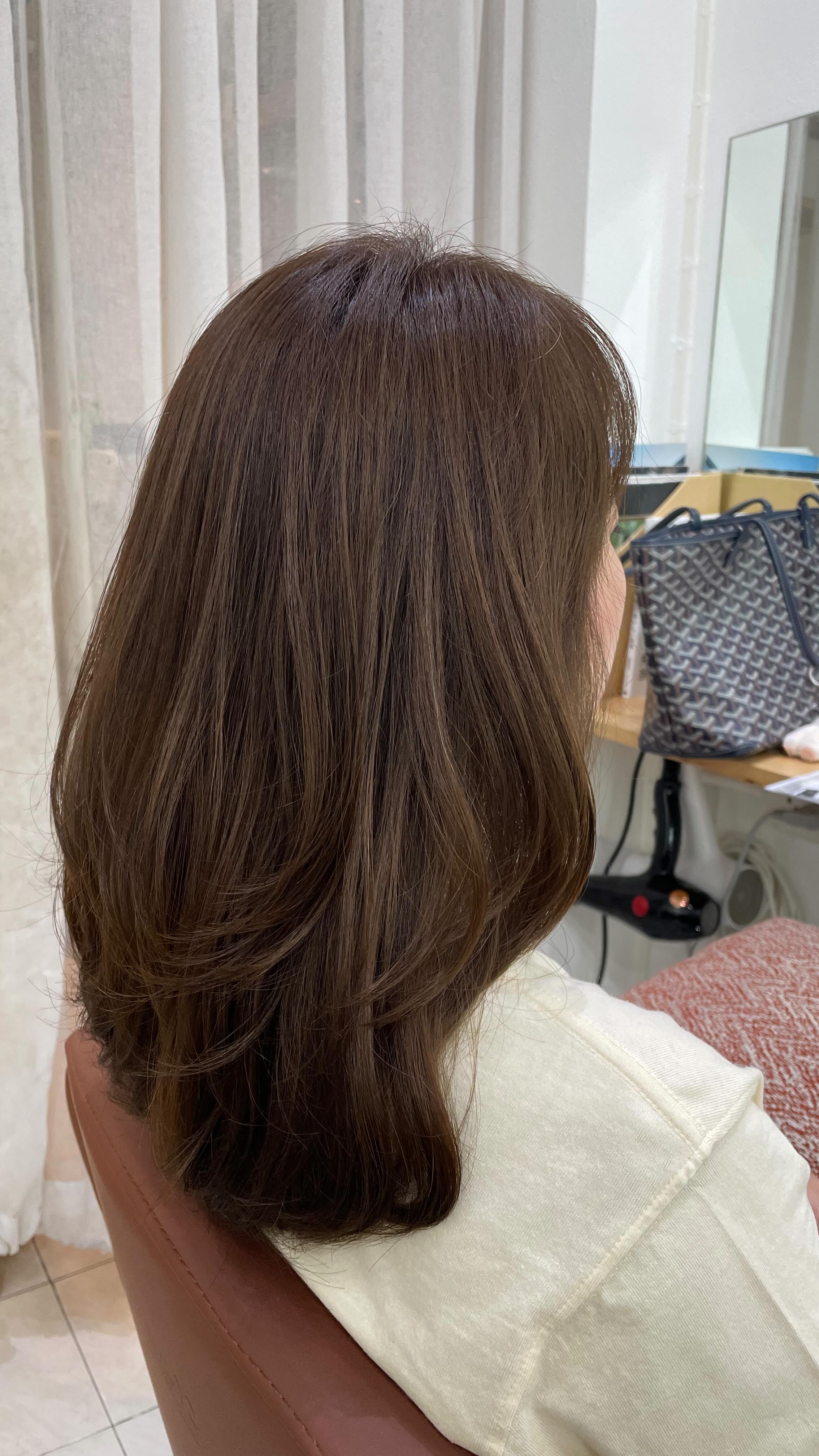 Color / By pla🐳
🇯🇵 รูปแบบและการบริการในแบบชิโระซาลอนญี่ปุ่นของเรา เน้นให้ความสำคัญกับลูกค้าในการให้คำปรึกษาและแนะนำก่อนให้บริการลูกค้าทุกท่านเป็นอันดับต้นๆเสมอ ทั้งเรื่องของการวิเคราะห์จากช่าง เช่น เส้นผม รูปหน้า undertone , Personal color และความต้องการของลูกค้า เพื่อให้ได้ผลลัพธ์ที่ดีที่สุด และตรงตามความต้องการของลูกค้าทุกท่านให

🎨Shiro Color Lounge🎨
🎋: Japanese style hair salon

 •ถนนสุขุมวิท39 (พร้อมพงษ์)ซอยพร้อมศรี1
 •BTS พร้อมพงษ์

ติดต่อจองคิวหรือสอบถามเพิ่มเติมได้ที่ 
Line ID add : @945btvcx
Tel : 090-952-3420 
.
.
.

#ช่างทำสี #ฟอกสีผม #ทรีตเมนท์ #บาลายาจ #ไฮไลต์ #สุขุมวิทซาลอน #กรุงเทพซาลอน #ผมสวย #สีผมแฟชั่น #ผม #สุขุมวิท #ผมลื่นเงางาม #ผมสุขภาพดี #ทำผม #ผมดูดี #ทำสีผม #ร้านทำผม #ซาลอน #ร้านเสริมสวย #ร้านทำสีผม #ช่างทำผม #バンコク #タイ #バンコク在住 #バンコク生活 #バンコク美容#バンコク駐在妻 #バンコク美容室#パーソナルカラー#personalcolor