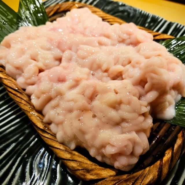 【Sushi that bows to the past, yet winks at the present】
▷▶︎▷LINE→@sushimisakinobu▶▷▶

今回は
秋や冬と言えばの食材
【鱈の白子の天ぷら】でございます!!

北海道から仕入れた鱈の白子を
丁寧に仕込み、特性のタレに漬け込んで
天ぷらにしております!!

合わせるのはシンプルな大根おろしのソース...!!
クリーミーで濃厚な鱈の白子を
天ぷらでジューシーにお召し上がりください!!

秋、冬の季節はお魚の種類も脂の乗り方も最高です!!

これからの時期
ご家族、ご友人、ご接待、恋人と……
色々なシュチュエーションで最高の
お鮨をご堪能くださいませ!!

Location: 
50 GMM Grammy PLACE, Sukhumvit 21 Rd. (Asoke), Khlongtoeinuea,Wattana, Bangkok 10110, Thailand

Sushi Misaki Nobu (GMM grammy place BF1)
chef 【NOBU】

Reservation: 
Sushi Misaki Nobu/062-495-2386

Dine-in time: 
12:00-lunch time open
17:00-dinner time open
※anytime customer choose reservation time
close 22:00
close every Monday

menu:
1.standard course 4000THB
2.special course 6000THB
3.Premium course 8000THB

#sushimisaki
#sushimisakinobu
#鮨みさき
#鮨みさき伸
#バンコク
#おまかせ
#Bangkok
#omakase
#sushi
#鮨
#寿司
#タイ
#Thailand
#デート
#接待