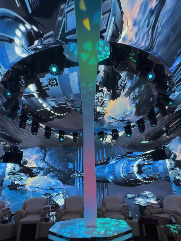 🌌Step into a breathtaking space journey that surrounds you with stunning visuals🚀
Experience a whole new level of relaxation and immersion.

📍 Bradbury - Soi Sukhumvit 61
⏰ 12:00 – 0:00
#BRADBURY #massage #bangkoktrip #InstaWorthy #BangkokVibes