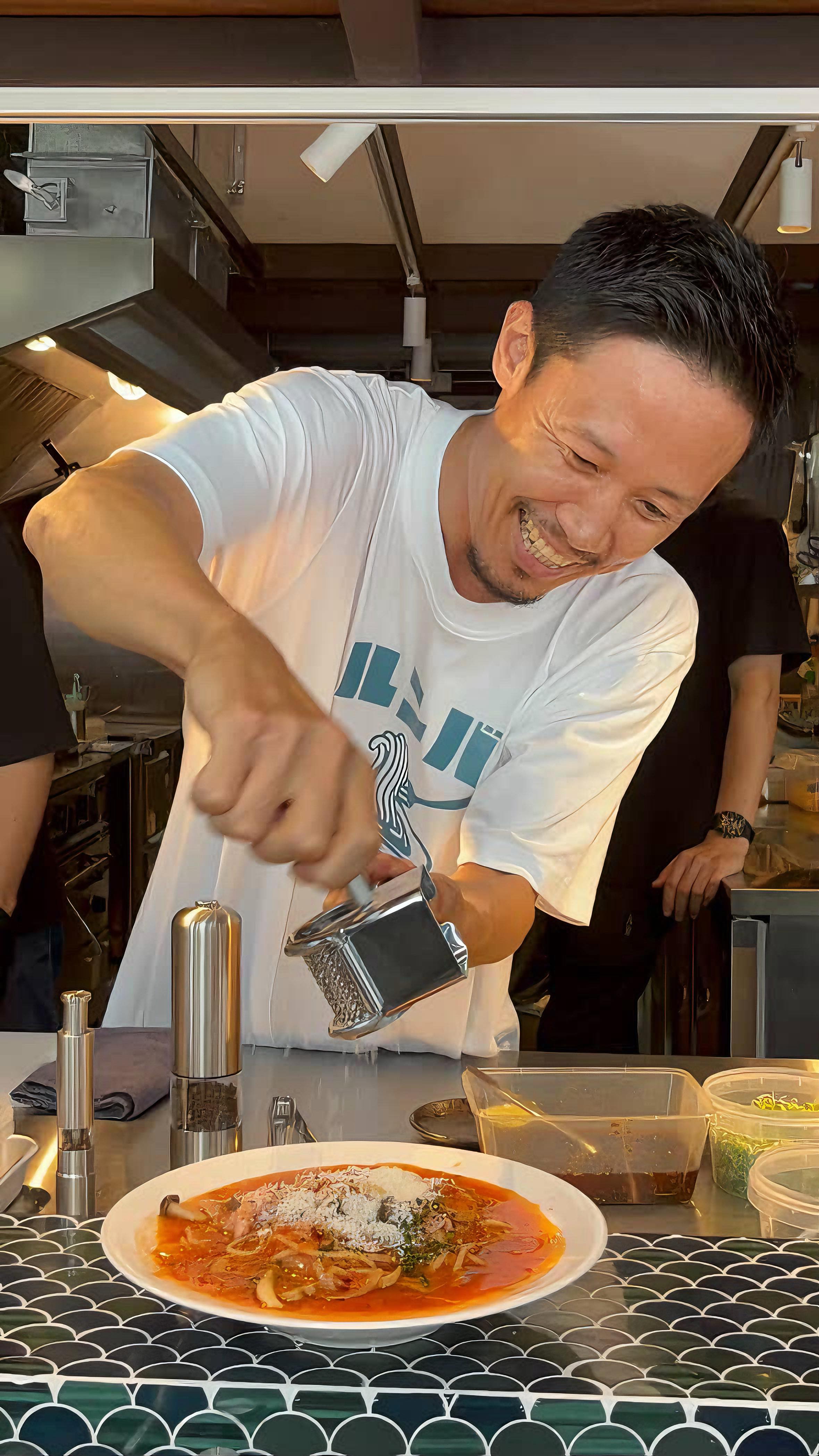 <OPEN>
物件契約から3ヵ月半
とうとう店を開ける事が出来ました！
まずはランチ営業のみですが
来週末には夜もやる予定でいます！

ピリッとよろしくお願いします🙇🙇‍♂️

@ljk6507 さん
素敵な動画ありがとうございます‼️

#トンロールンバ #スープパスタ #バンコク #🇹🇭