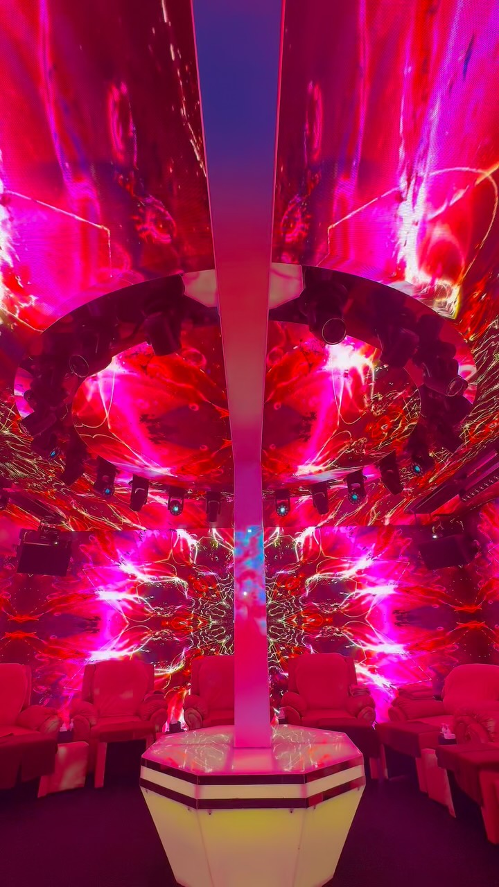🌈 LED lights shift perfectly in sync with the camera shutter📸
Step into a kaleidoscopic world of colors where relaxation meets imagination✨
Experience a one-of-a-kind sensory escape at Bradbury🪐

📍 Bradbury - Soi Sukhumvit 61
⏰ 12:00 – 0:00
#BRADBURY #massage #bangkoktrip #InstaWorthy #映えスポット
