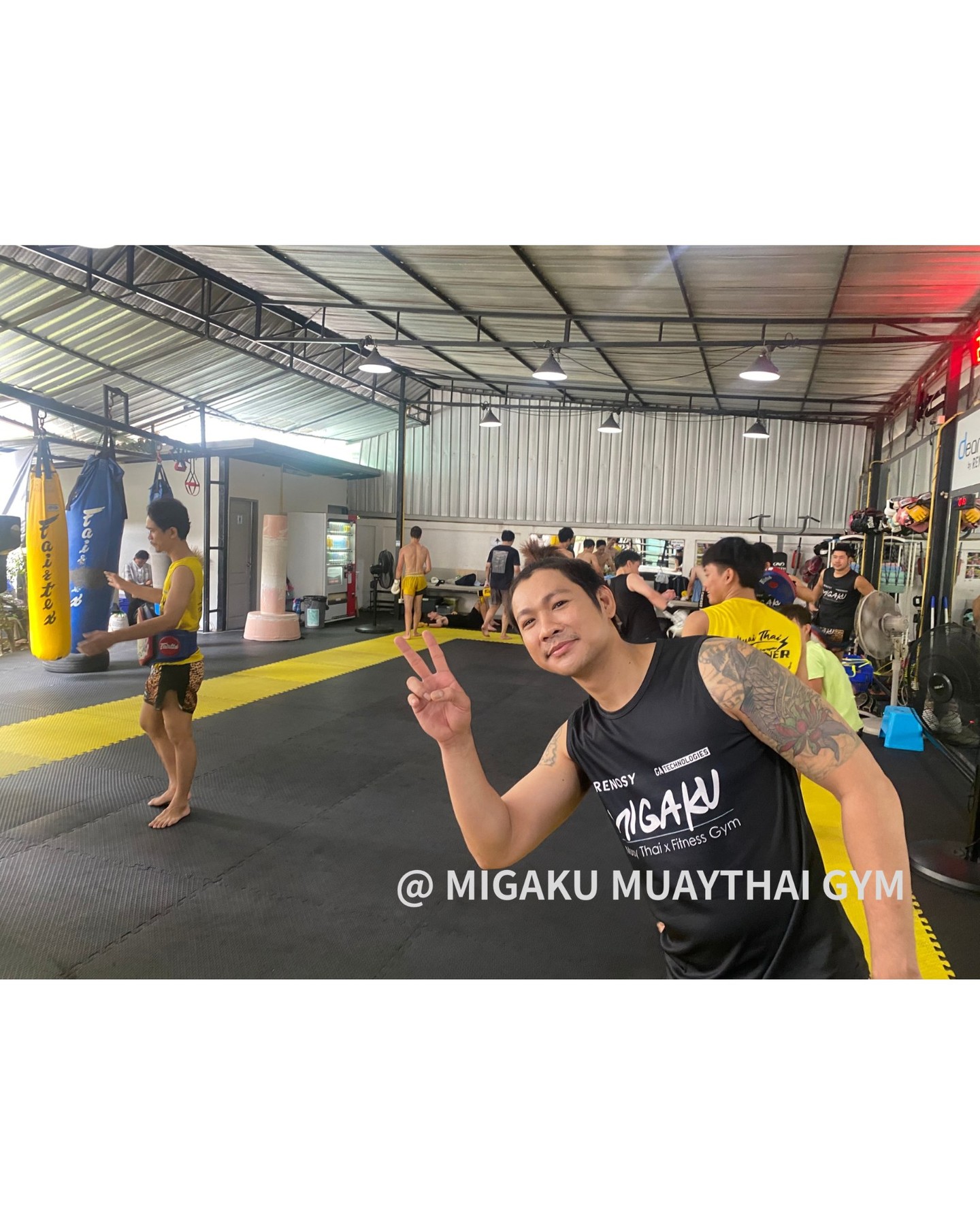 🥊Sawaddee Krub🥊
🇯🇵日本語は下にあります🇯🇵
🇬🇧Scroll down for English🇺🇸
🇹🇭ภาษาไทยอยู่ด้านล่างนะครับ🇹🇭

วันเสาร์แล้ว! 🌞
วันนี้เป็นวันที่เหมาะที่สุดสำหรับการคลายเครียดจากงาน! การออกกำลังกายตอนเช้าให้เหงื่อออกที่ยิมรู้สึกดีมาก! 💪✨ จิบเบียร์หลังออกกำลังกาย!!! 💦 ไม่ต้องกังวลเรื่องแคลอรี เดี๋ยวเหงื่อออก! 👌

การออกกำลังกายช่วยสร้างมวลกล้ามเนื้อ 
ซึ่งจะช่วยเพิ่มอัตราการเผาผลาญพลังงานพื้นฐานและนำไปสู่การลดน้ำหนักตามธรรมชาติ ✨ 
และหลังออกกำลังกายแล้ว 
ทานของอร่อยๆ แล้วรู้สึกมีความสุข! 🍔🥗
นี่แหละคือวงจรชีวิตที่มีสุขภาพดี!
🥊 เจอกันที่ยิมอีกทีสัปดาห์หน้า! 👍

ลองใช้เวลาว่างให้เป็นประโยชน์ คลายเครียดบ้างไหมครับ? เราพร้อมเสมอที่จะเติมความสดชื่นให้คุณ! 🏋️‍♀️
มาสนุกและมีสุขภาพดีไปด้วยกันนะคราาบ 😊✨

⏰can book group lesson⏰
9;00、10:30、14:00、15:30、17:30、19:00、20:30
⏰can book private lesson⏰
9:00 to 20::30

今日は週末土曜日🌞
日頃の 仕事からのストレスをふっとばす最高の日！朝からジムでたっぷり汗をかくのって最高に気持ちいいよね💪✨ 運動した後のビール🍺をグビグビ！！！
💦汗を流した分カロリーは気にしなくてOK👌

身体を動かすと筋肉量が増えるから、基礎代謝が上がって自然と痩せる✨そして、運動の後は美味しいもの食べてハッピーになってくださいな✨
これが健康的なライフサイクルってやつです！
🥊また来週もジムで一緒に頑張りましょう👍

休みの日を利用して、ストレスを吹き飛ばしにきませんか？あなたのリフレッシュの場として、いつでも待ってます！🏋️‍♀️

みんなで楽しく健康になりましょ😊✨

Today is weekend Saturday 🌞
daily It's the perfect day to blow off stress from work! It feels amazing to sweat it out at the gym in the morning! 💪✨ Sip on a post-workout beer! 🍺!!!
💦 Don't worry about calories, just sweat! 👌

Exercise builds muscle mass, which increases your basal metabolic rate and leads to natural weight loss. ✨ And after your workout, eat something delicious and feel happy! 🍔🥗
That's what a healthy life cycle is all about!
🥊 See you at the gym again next week! 👍
Why not use your day off to blow off some 

stress? We're always here to refresh you! 🏋️‍♀️

Let's all have fun and get healthy together! 😊✨

#ムエタイ
#ダイエット
#ムエタイジム
#初心者
#ビール
#มวยไทย
#มวยไทยฟิตเนส
#ฟิตเนส
#เรียนมวยไทย
#ออกกำลังกาย
#MuayThaiTraining
#training
#fitness
#diet
#SukhumvitGym