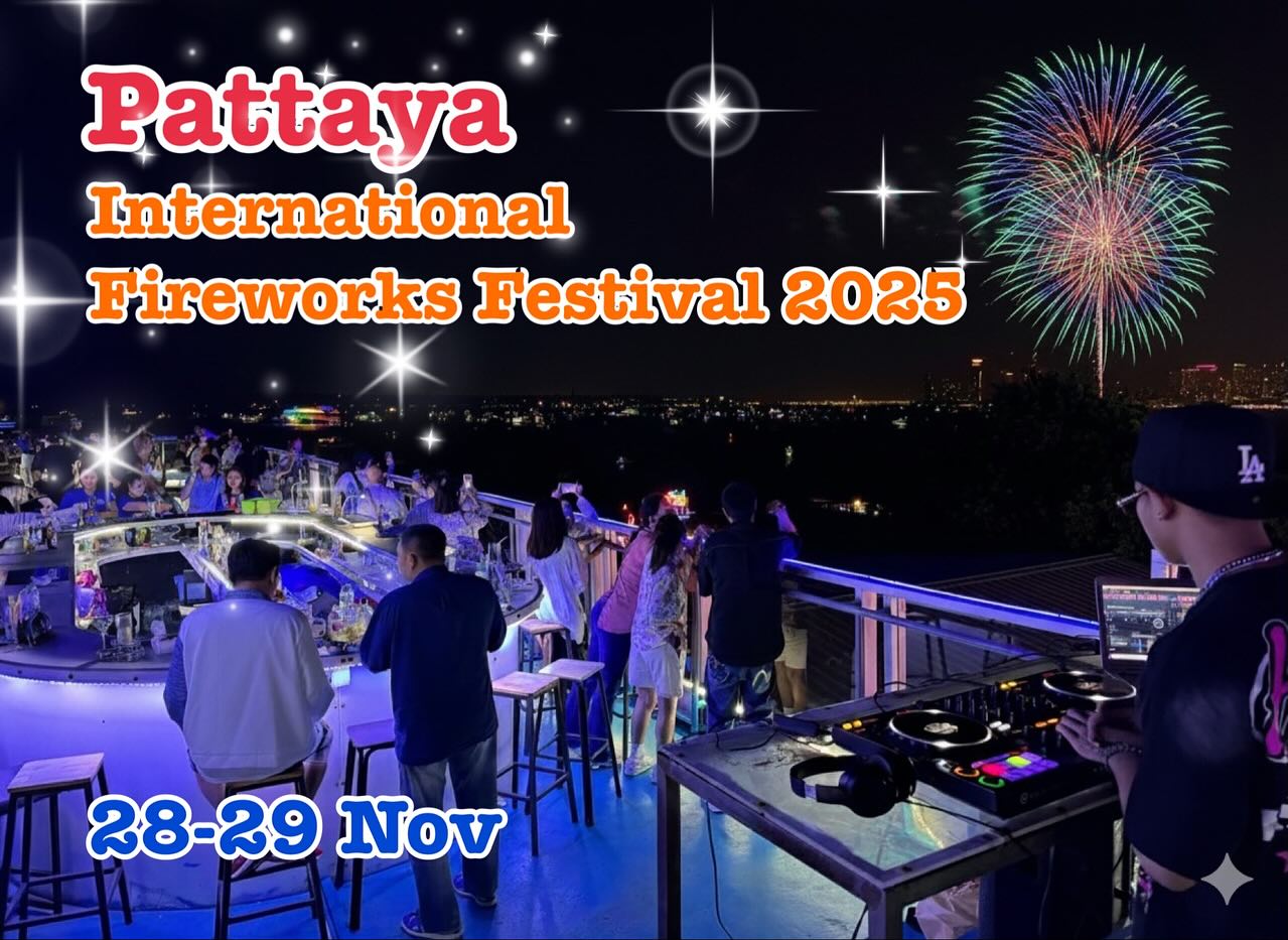 ウッドボールパタヤビーチ店の屋上にあるルーフトップバーは、ウォーキングストリート唯一のルーフトップバーです🍸
11月28、29日のパタヤ国際花火大会当日は、パタヤビーチロード沿いは大変混雑します。ウッドボール屋上ルーフトップバーは、混雑を避け、ゆっくりと満天の打ち上げ花火を鑑賞出来ます😊
タイ料理を中心とした各国料理に加え、ムーガタやBBQもありますよ🇹🇭
入場料は500Bで2ドリンクが付きます。
ご予約はLINEにて承っております。
ぜひ、皆さまのお越しをお待ちしております♪
　
　
"Woodball Pattaya Roof Top Bar & Karaoke"
Address: 94/7 3rd and 4th Floor, Moo10, Walking Street, Pattaya City
TEL: 03-313-2288
Opening Hours: 18:00 - 04:00
LINE:@woodball_pattaya
Google Maps: https://maps.app.goo.gl/LvpGaZAyymt77A7s6