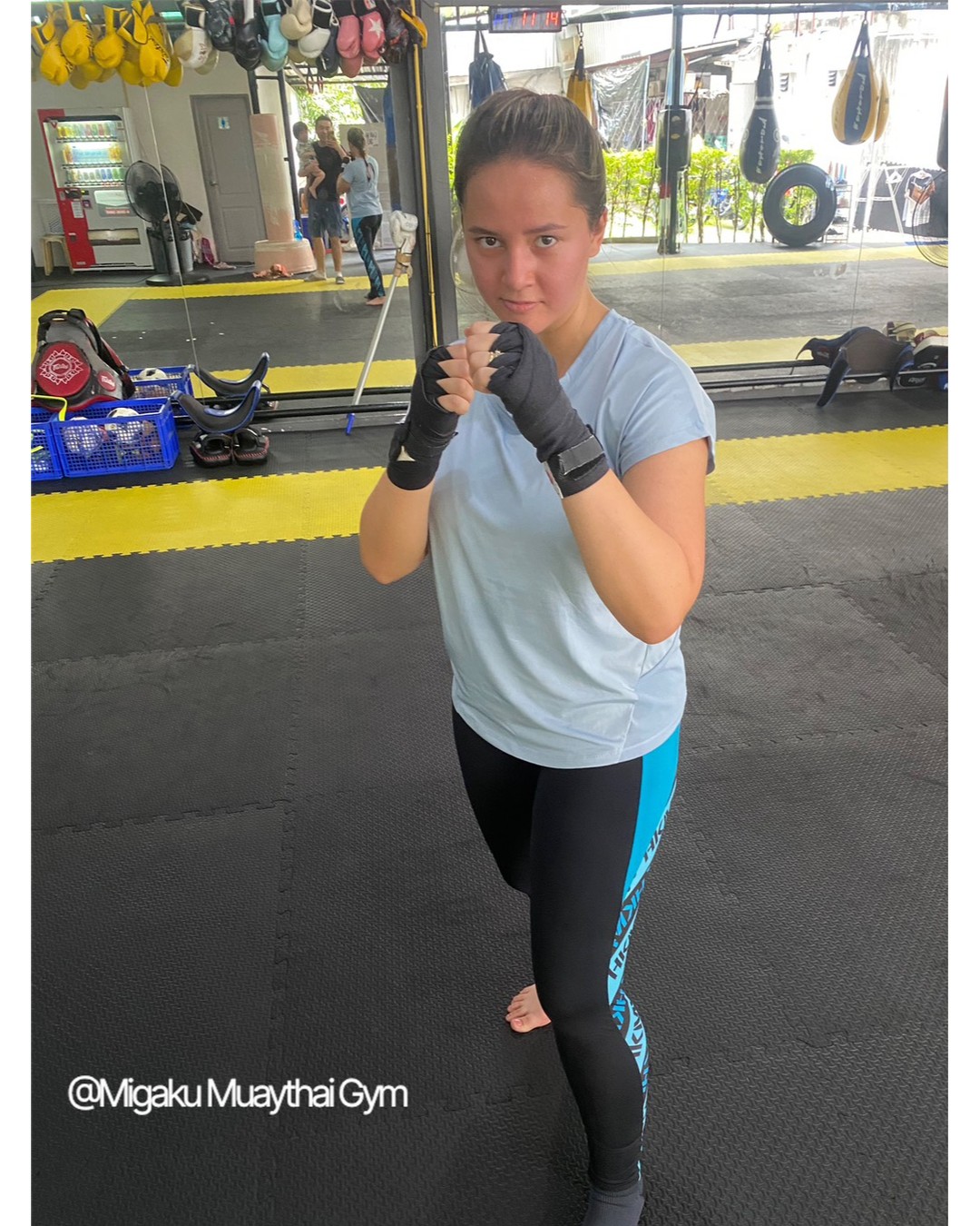 さわっでぃくらっぷ※日本語は下にあります。
☕️Sawaddee Krub☕️※Scroll down for English

We had a wonderful guest visit our gym today! 🏋️‍♀️✨ Nina, who's half Dutch and half Thai, enjoyed her first workout! 😊🎉 It turns out Nina lives close to the gym! I'm excited to be training with her a lot in the future! 💪💥
In fact, it was Surie, who always helps me out, who introduced me to Nina! 🙏✨. Thank you so much, Surie! Let's continue to grow together! It's so exciting to have more members! 💖
Let's all have fun with new faces and the usual hard training! Let's continue to have fun and sweat together at the gym! 💦❤️


今日は素敵なゲストがジムに来てくれました🏋️‍♀️✨オランダとタイのハーフであるNinaさんが初めてのトレーニングを楽しんでくれました😊🎉なんと、Ninaさんのお家はジムの近くなんですって！これからたくさん一緒にトレーニングできそうでワクワクしてます💪💥
実は、Ninaさんを紹介してくれたのは、いつもお世話になっているSurieさんなんです🙏✨。Surieさん、本当にありがとうございます！これからもみんなで一緒に成長していきましょう！仲間が増えるのって、本当に嬉しいことですね💖
新しい顔ぶれにも、いつものハードトレーニングにも、みんなで楽しんでいきましょう！これからもジムで一緒に楽しく汗を流しましょうね！💦❤️         
                                           
วันนี้มีแขกที่น่ารักมาเยี่ยมยิมของเรา! 🏋️‍♀️✨ นีน่า ลูกครึ่งดัตช์-ไทย สนุกกับการออกกำลังกายครั้งแรกของเธอ! 😊🎉 ปรากฏว่านีน่าอาศัยอยู่ใกล้ยิม! ฉันตื่นเต้นที่จะได้ฝึกซ้อมกับเธอบ่อยๆ ในอนาคต! 💪💥
ที่จริงแล้ว ซูรี ที่คอยช่วยเหลือฉันเสมอ เป็นคนแนะนำให้ฉันรู้จักกับนีน่า! 🙏✨ ขอบคุณมากนะคะ ซูรี! เรามาเติบโตไปด้วยกันต่อไปนะคะ! ตื่นเต้นมากที่มีสมาชิกเพิ่มขึ้นเรื่อยๆ ค่ะ! 💖
มาสนุกกับเพื่อนใหม่ๆ และการฝึกซ้อมหนักๆ เหมือนเดิมกันเถอะ! มาสนุกและออกกำลังกายด้วยกันที่ยิมต่อไปนะคะ! 💦❤️

วันนี้มีแขกที่น่ารักมาเยี่ยมยิมของเรา! 🏋️‍♀️✨ นีน่า ลูกครึ่งดัตช์-ไทย สนุกกับการออกกำลังกายครั้งแรกของเธอ! 😊🎉 ปรากฏว่านีน่าอาศัยอยู่ใกล้ยิม! ฉันตื่นเต้นที่จะได้ฝึกซ้อมกับเธอบ่อยๆ ในอนาคต! 💪💥
ที่จริงแล้ว ซูรีเป็นคนที่คอยช่วยเหลือฉันเสมอ และเป็นคนแนะนำให้ฉันรู้จักกับนีน่า! 🙏✨ ขอบคุณมากๆ ซูรี! เรามาเติบโตไปด้วยกันต่อไปนะคะ! ตื่นเต้นมากที่มีสมาชิกเพิ่มขึ้นเรื่อยๆ 💖
มาสนุกกับสมาชิกหน้าใหม่และการฝึกซ้อมหนักๆ เหมือนเคยกันเถอะ! มาสนุกและออกกำลังกายด้วยกันที่ยิมกันต่อไปนะคะ! 💦❤️

#オランダ
#タイ
#ハーフ
#新しい出会い
#近所
#Surieさんありがとう
#地域交流
#多様性
#コミュニティ
#仲間づくり
#初来訪
#異文化交流
#文化の多様性
#視野を広げる
#気軽な集い
#ありがとう
#ご紹介
#街の仲間
#出会いに感謝
#日本
#文化交流
#国際交流
#視野拡大
#地域社会
#つながり
#友達づくり
#地域コミュニティ
#大切な縁
#感謝
#スポーツジム