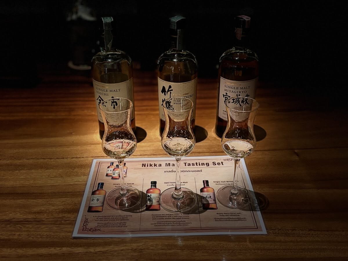 BAR余市 

Open every day

We have a Nikka Popular Malt Whisky Tasting Set available 🥃

It’s perfect for those who want to try a variety of whiskies in smaller pours.
Bottle keep service is also available!

Please come and enjoy your whisky time at Yoichi, a calm and relaxing space.

We look forward to welcoming you tonight!🙏

本日もオープンしてます！

ニッカ人気のモルト3種類テイスティングセットご用意ございます🥃

少量で色々試したい方向けのセットです
キープボトルも承っております！

落ち着いた空間でウイスキーを楽しめる余市へ是非ご来店ください

本日もお待ちしております🙏

#NikkaWhisky #Yoichi #YoichiWhisky #NikkaYoichi #JapaneseWhisky #WhiskyLover #WhiskyTime #WhiskyBar #BangkokBar #PhromPhong #BangkokNightlife #BangkokWhisky #WhiskyTasting #WhiskyLovers #WhiskyCollection #AuthenticBar #JapanInBangkok #NikkaWhiskyThailand #SingleMalt #YoichiSingleMalt #Mizunara #mizunaraoak