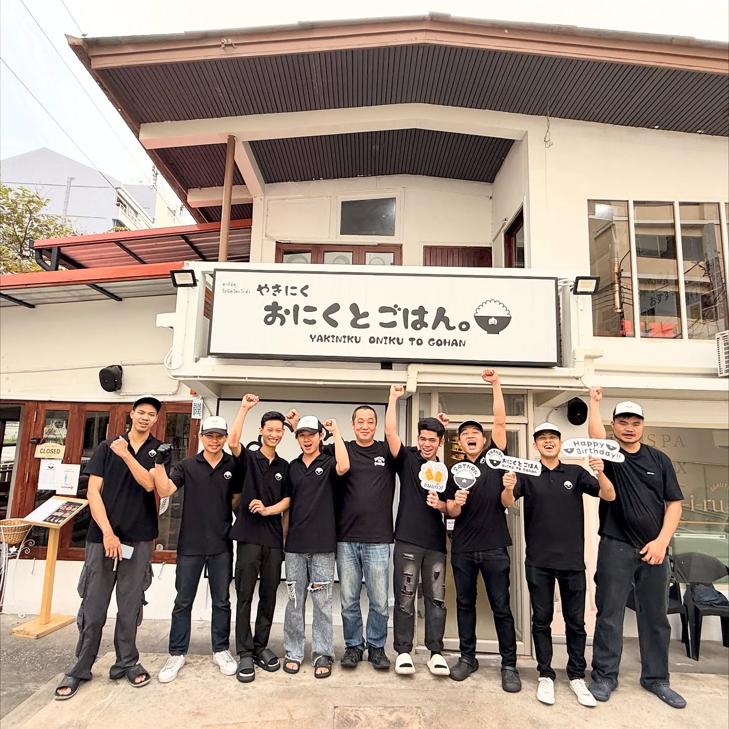 Oniku Sathon ครบรอบ 1 ปี แล้วค่า 
これからも笑顔で頑張ってまいりますので、
どうぞよろしくお願いいたします。❤️