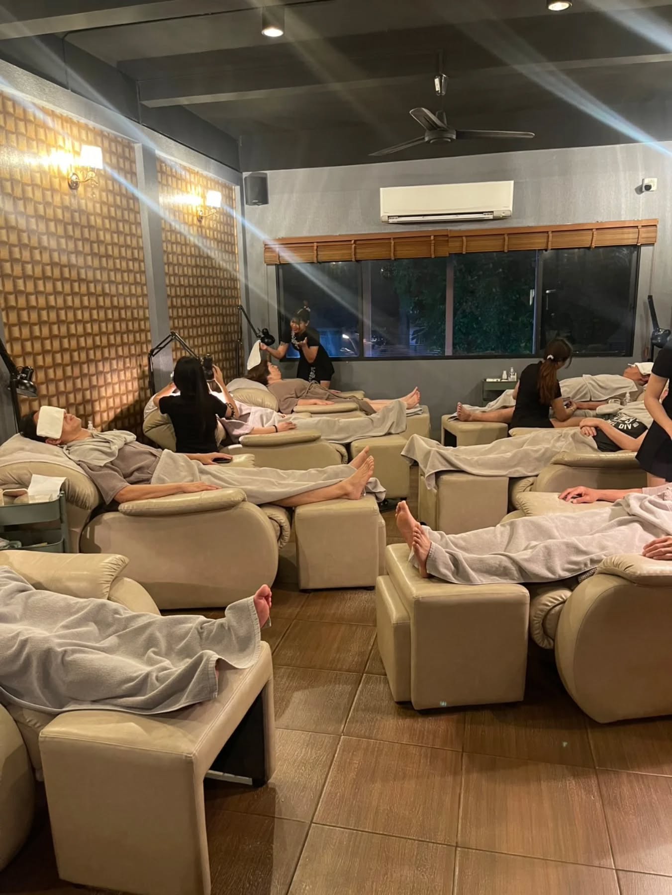 •“Relax and let your heart smile 💖

•“Because you deserve the best care 🌸 

•“Give your body a break, let your heart bloom 🌿”
Make a reservation 👇
☎️ 02 124 5246
DM (X or FACEBOOK)
WhatsApp +66 98 925 5888
Line  lin.ee/YOE9biR

#bodycareworks