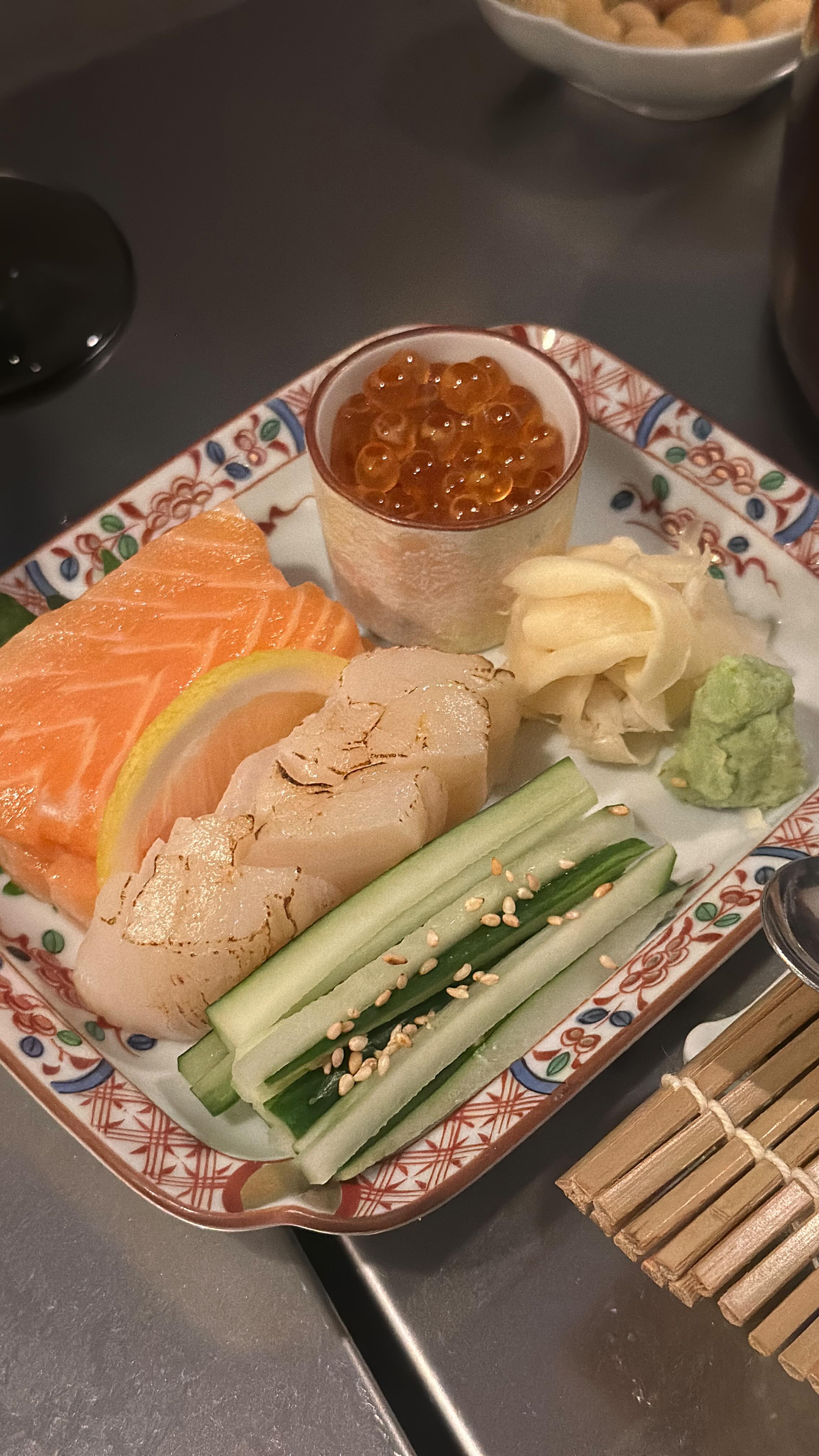 Sharing is caring! Try our Chef’s Plate of homemade dishes—perfect for friends and family dinner 🍣🍝✨
・Smoked Sanma Spaghetti 
・Mini Temaki Sushi 😋 
#kenjislab