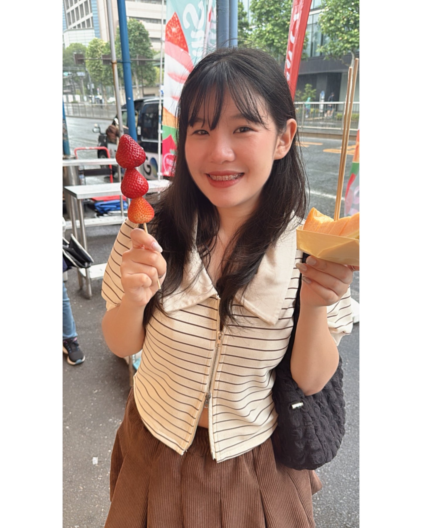 こんばんは🌟今日も木曜日を迎え、1週間もあと少しですね！週末の予定はもうお決まりですか？もしまだでしたら、ZARAスナックバーで楽しいひとときを過ごしてみてはいかがでしょう🍸✨ ZARAスナックバーでは、フレンドリーで可愛いキャストがお待ちしています。明るく賑やかな雰囲気の中で、心地よい時間をお楽しみいただけます。美味しいお酒とともに、リフレッシュした気分で週末を迎えてください！ぜひ、ZARAスナックバーで新しい出会いと楽しい会話をお楽しみくださいね✨笑顔とともに、皆様のご来店を心よりお待ちしております🎉💕

Good evening 🌟 It's Thursday again today, and there's only a little bit left of the week! Have you made your weekend plans yet? If not, why not spend some quality time at ZARA Snack Bar? 🍸✨ At ZARA Snack Bar, our friendly and lovely staff are waiting for you. You can enjoy a pleasant time in a bright and lively atmosphere. Enjoy some delicious drinks and start the weekend feeling refreshed! Come and enjoy new encounters and fun conversations at ZARA Snack Bar ✨ We look forward to seeing you with a smile 🎉💕

晚上好🌟今天又是星期四，一周只剩下一点点了！你的周末计划做好了吗？如果没有，何不在ZARA Snack Bar度过一段美好的时光？🍸✨在ZARA Snack Bar，我们热情友好的员工恭候您的光临。您可以在明亮活泼的氛围中度过愉快的时光。享用美味的饮品，以清爽的心情开启周末！快来ZARA Snack Bar，享受新的邂逅和有趣的对话✨我们期待着您的到来🎉💕

#スナックバー
#バンコク夜遊び
#ガールズバー
#BangkokNightlife
#ZaraYoungPlace
#explorepage
#viral
#曼谷酒吧
#曼谷夜生活