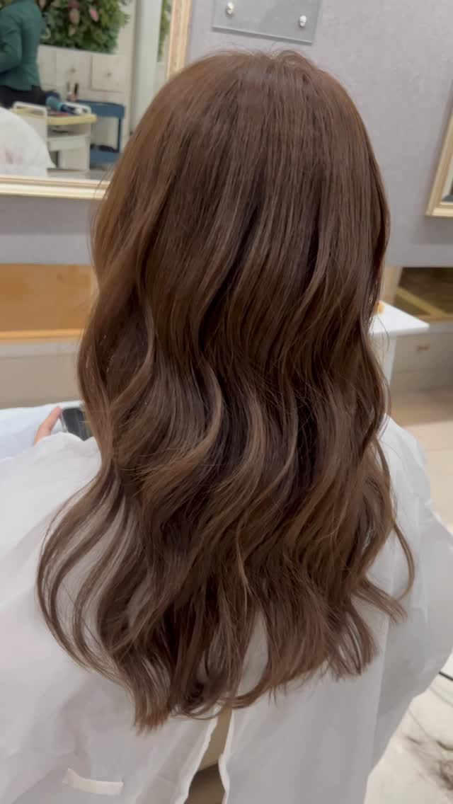 Mushroom brown
By stylist : SARA

𝐏 𝐑 𝐎 𝐌 𝐎 𝐓 𝐈 𝐎 𝐍
Color (No Bleach) : 1,990.-
Free treatment from Japan

โปรโมชั่นทำสี 1,990 -.
แถมฟรี ‼️
📌ทรีทเม้นท์จากประเทศญี่ปุ่น 
📌ฟรี ทรีทเม้นท์สำหรับหนังศรีษะ ลดการระคายเคือง
📌ฟรี Hair Treatment Lotion ก่อนทำเคมี
📌ฟรีผลิตภัณฑ์บำรุงผมและกันความร้อนจากการไดร์ผม 
📌 ฟรี Styling

[ADDITIONAL 500 BATH FOR HAIR LENGHT OVER 20 INCHES]

We use High quality products from Japan #milbon #arimino

🚘 ฟรีที่จอดรถ
👇🏻
Booking : 📕
Line oa @cyanbkk
Tel. 020092616
Open hours :⏰
Everyday 9.30-18.30 น.
#fyp #innercolor #日経サロン #japanesefashion 
#สีผม  #สีผมสวยๆ #Treatment#ตัดผมสไตล์ญี่ปุ่น #ทำสีผมสไตล์ญี่ปุ่น#ออกแบบทรงผม #balayage #Airtouch #highlights #ยืดวอลลุ่ม #layerscut
#antiorange #antiyellow #milbonthailand #ariminothailand#สีผมยอดฮิต #ติดเทรนด์ #สีผมแฟชั่น #ร้านทำผมใกล้คุณ #color #haircolor #haircolorspecialist #กรุงเทพ #ร้านทำผมทองหล่อ