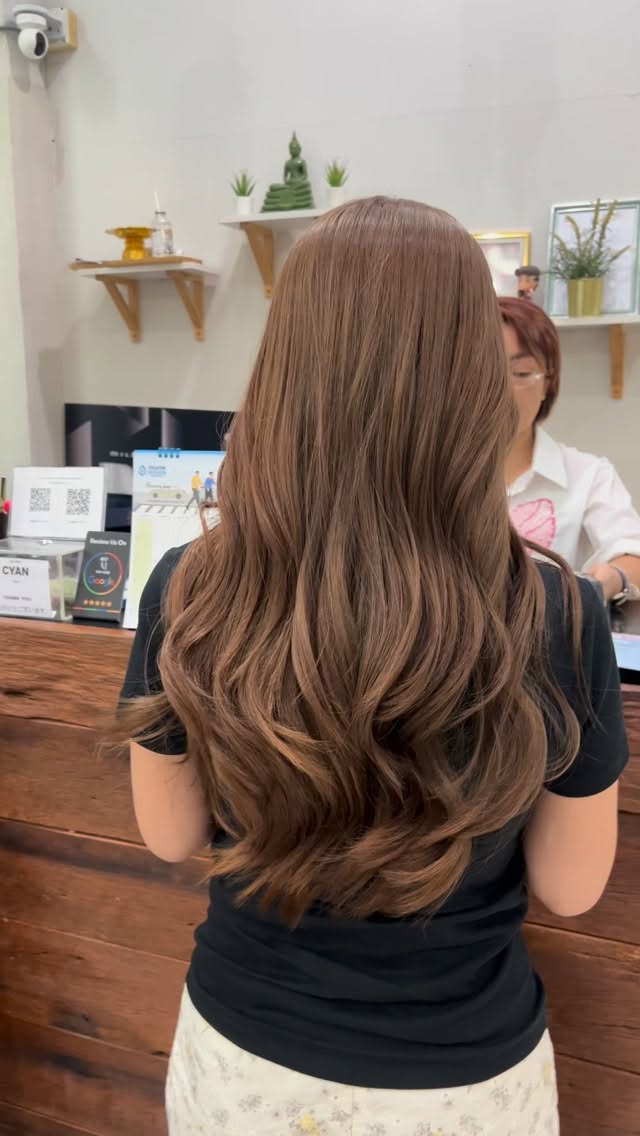 Mocha mousse
By stylist : SAI

𝐏 𝐑 𝐎 𝐌 𝐎 𝐓 𝐈 𝐎 𝐍
Color (No Bleach) : 1,990.-
Free treatment from Japan

โปรโมชั่นทำสี 1,990 -.
แถมฟรี ‼️
📌ทรีทเม้นท์จากประเทศญี่ปุ่น 
📌ฟรี ทรีทเม้นท์สำหรับหนังศรีษะ ลดการระคายเคือง
📌ฟรี Hair Treatment Lotion ก่อนทำเคมี
📌ฟรีผลิตภัณฑ์บำรุงผมและกันความร้อนจากการไดร์ผม 
📌 ฟรี Styling

[ADDITIONAL 500 BATH FOR HAIR LENGHT OVER 20 INCHES]

We use High quality products from Japan #milbon #arimino

🚘 ฟรีที่จอดรถ
👇🏻
Booking : 📕
Line oa @cyanbkk
Tel. 020092616
Open hours :⏰
Everyday 9.30-18.30 น.
#fyp #innercolor #日経サロン #japanesefashion 
#สีผม  #สีผมสวยๆ #Treatment#ตัดผมสไตล์ญี่ปุ่น #ทำสีผมสไตล์ญี่ปุ่น#ออกแบบทรงผม #balayage #Airtouch #highlights #ยืดวอลลุ่ม #layerscut
#antiorange #antiyellow #milbonthailand #ariminothailand#สีผมยอดฮิต #ติดเทรนด์ #สีผมแฟชั่น #ร้านทำผมใกล้คุณ #color #haircolor #haircolorspecialist #กรุงเทพ #ร้านทำผมทองหล่อ