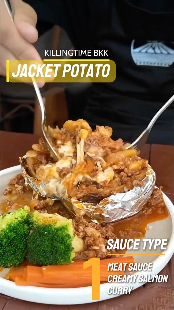 Killingtime bkk is open from lunch!
Lunch is very reasonably priced and dishes like wagyu sushi, tacos, and baked potatoes are very popular.
In the evening, you can enjoy elegant wagyu beef dishes, mainly steaks.


Killingtime bkk เปิดให้บริการตั้งแต่เที่ยง!
มื้อกลางวันราคาสมเหตุสมผลมาก และเมนูยอดนิยมอย่างซูชิวากิว ทาโก้ และมันฝรั่งอบ
ช่วงเย็น คุณสามารถเพลิดเพลินกับเมนูเนื้อวากิวชั้นเลิศ โดยเฉพาะสเต็ก

Killingtime bkkはランチから営業中！
ランチはとてもリーズナブルに和牛寿司からタコス、ベイクドポテトは大人気。
夜はステーキを中心にエレガントに和牛を楽しむことができます。