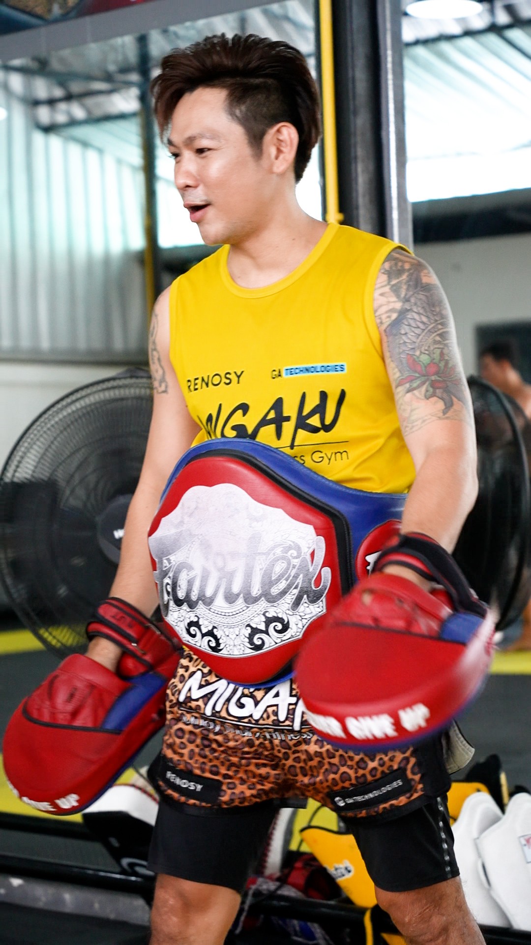 🥊さわっでぃくらっぷ🥊
🗻日本語は下にあります🗻
🥊Sawaddee Krub🥊
☕️Scroll down for English☕️

สวัสดีทุกคน! 🌟 สบายดีกันไหม?!?! 💪

ขอบคุณที่ติดตามโซเชียลมีเดียและ Google Maps ของ Migaku Gym เสมอมา! 🌍 เขียนรีวิวเกี่ยวกับยิมของเราบน Google และรับโปรโมชั่นดีๆ ได้เลย! 🎁✨

Migaku Gym ดึงดูดผู้คนทุกเพศทุกวัยจากทั่วทุกมุมโลก แม้แต่ผู้ที่มีอายุ 65 ปีขึ้นไปก็ยินดีต้อนรับ! 👶👴 เราทำงานอย่างหนักทุกวันเพื่อให้ที่นี่เป็นสถานที่ที่สนุกสนานสำหรับทุกคน! 🔥

หากมีคำถามใดๆ โปรดส่งข้อความถึงเราได้ตลอดเวลา! 📩 เรารอคอยคำถามและข้อเสนอแนะจากคุณ และเรากำลังพัฒนายิมของเราอย่างต่อเนื่องเพื่อให้เป็นสถานที่ที่สะดวกสบายยิ่งขึ้น!

มาร่วมกันออกกำลังกายที่ Migaku Gym ต่อไป ผ่อนคลายทั้งกายและใจ! 🧘‍♂️🏋️‍♀️ แม้แต่ก้าวเล็กๆ ก็นำไปสู่ความก้าวหน้าที่ยิ่งใหญ่ได้! 🌱✨

🚶‍♀️ยิมอยู่ปากซอย สุขุมวิท24 เดินจากBTS พร้อมพงษ์3 นาที!

Hello everyone! 🌟 How are you all doing?!?! 💪

Thank you for always following Migaku Gym's social media and Google Maps! 🌍 Write a Google review for the gym and you'll get a great promotion! 🎁✨

Migaku Gym is a place where people of all ages and genders come together from all over the world. Even people over 65 are welcome! 👶👴 We're working hard every day to make it a fun place for everyone! 🔥

If you have any questions, please feel free to message us anytime! 📩 We look forward to your questions and feedback. And we're constantly improving our gym to make it an even more comfortable place!

Let's continue to sweat together at Migaku Gym and refresh our minds and bodies! 🧘‍♂️🏋️‍♀️Even small steps can lead to great progress! 🌱✨
🚶‍♀️Conveniently located at the entrance of Sukhumvit 24, just a 3-minute walk from BTS Phrom Phong Station!

こんにちは、皆さん！🌟みんな元気してる？！？！💪

いつもありがとう、MigakuジムのSNSやGoogleマップを見てくれて！🌍ジムでGoogleレビューを書いてくれると素晴らしいプロモーションが待ってるよ！🎁✨

Migakuジムには老若男女、世界中から色んな人が集まってくれてます。65歳の方も大歓迎なんだよ！👶👴みんなが楽しく過ごせる場所を目指して、今日も全力でMigakuしてます！🔥

分からないことがあれば、いつでもメッセージくださいね！📩みんなの質問やフィードバックを待ってます。

これからもMigakuジムで一緒に汗かいて、心も身体もリフレッシュしよう！🧘‍♂️🏋️‍♀️どんな小さなステップでも、それがあなたの大きな進化に繋がる！🌱✨

🚶‍♀️アクセスも便利で、スクンビット24の入口に位置し、BTSプロンポン駅から徒歩3分！

#muaythai
#ลดน้ำหนัก
#ลดความอ้วน
#thaiboxing
#ออกกำลังกาย
#ลดไขมัน
#muaythaitraining
#ฟิตเนส
#ลดหุ่น